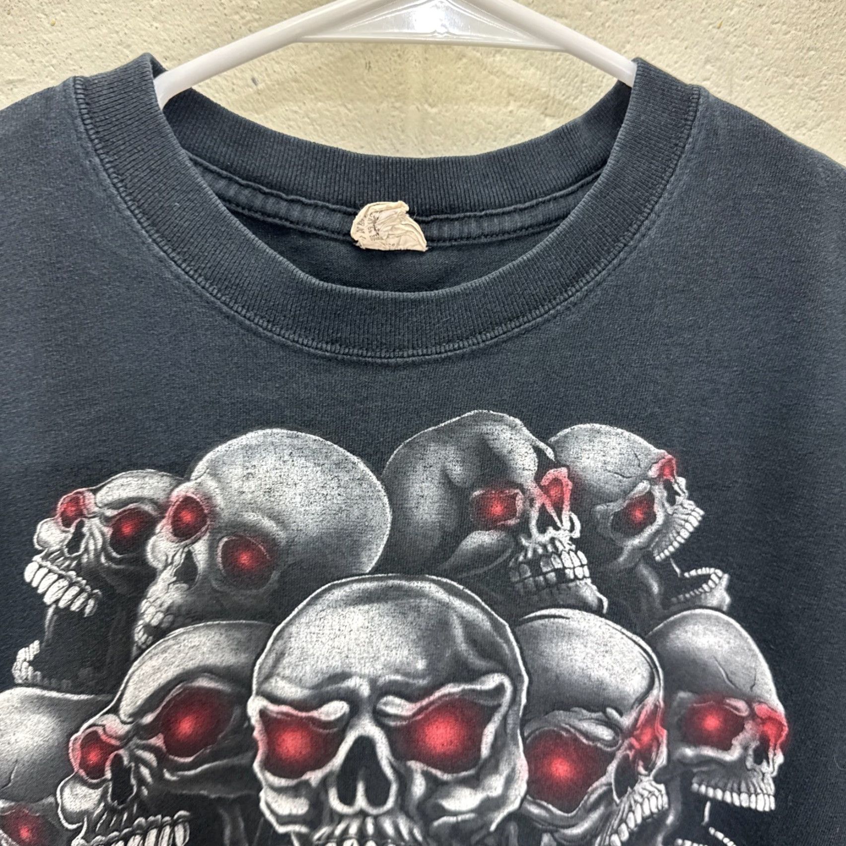 Anvil VINTAGE Anvil Skull Pile T Shirt Men Large Black Graphic Print Grunge Y2K Skater Size US L / EU 52-54 / 3 - 5 Thumbnail