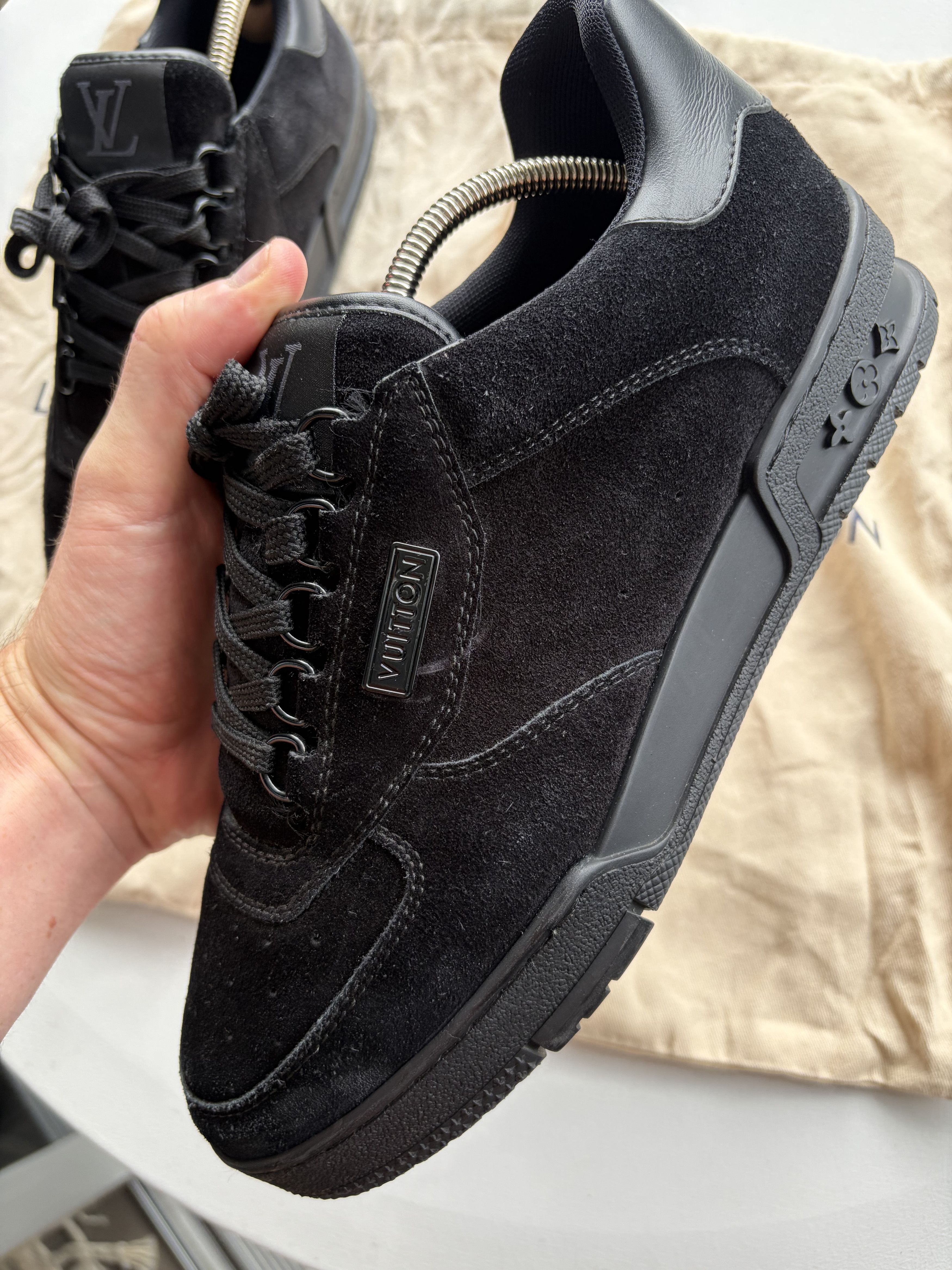 Louis Vuitton Louis Vuitton black velvet employee only Size US 7.5 / EU 40-41 - 4 Thumbnail