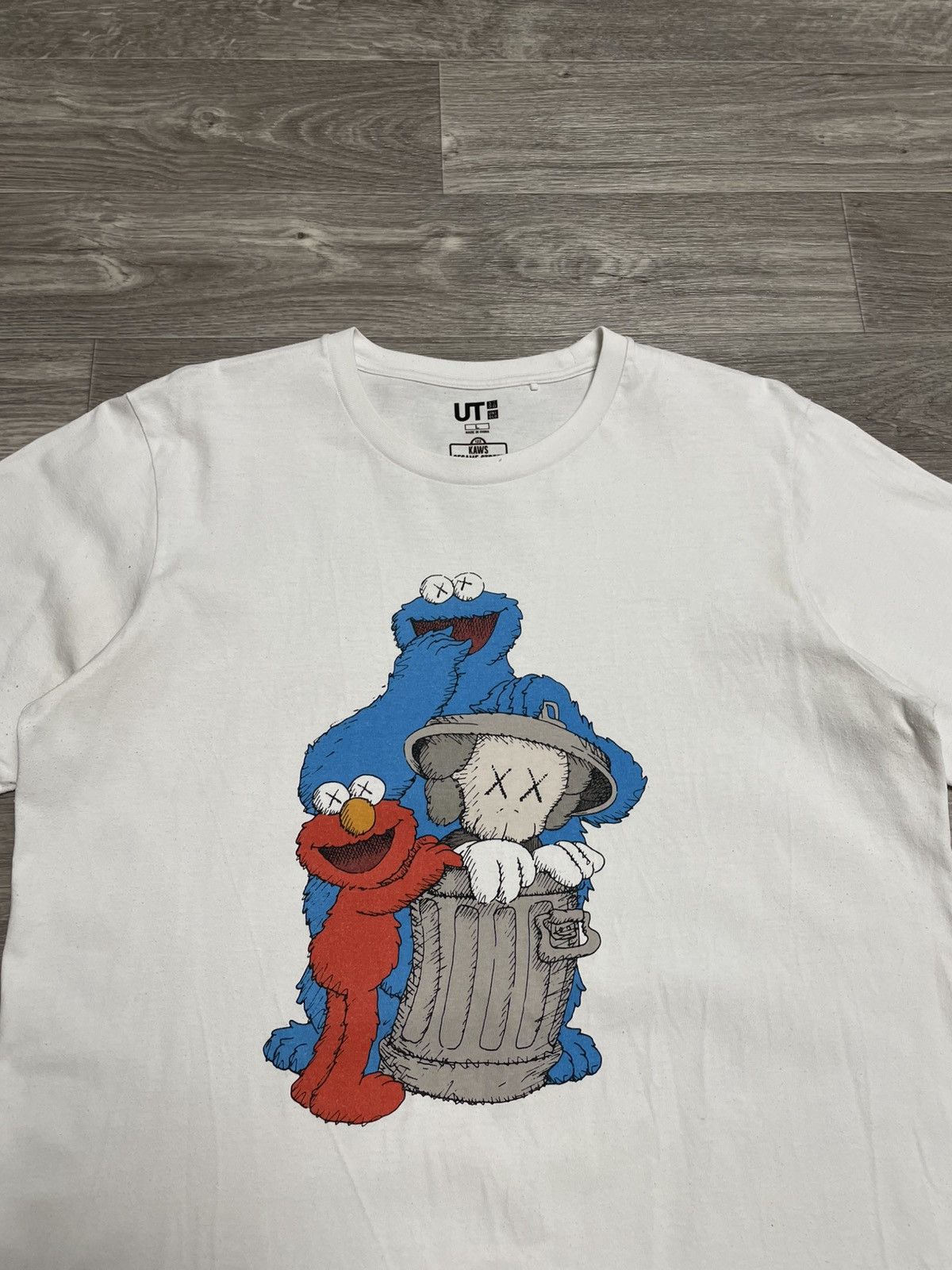 Kaws × Uniqlo KAWS X UNIQLO X SESAME STREET COMPANION TRASH CAN WHITE TEE Size US L / EU 52-54 / 3 - 2 Thumbnail
