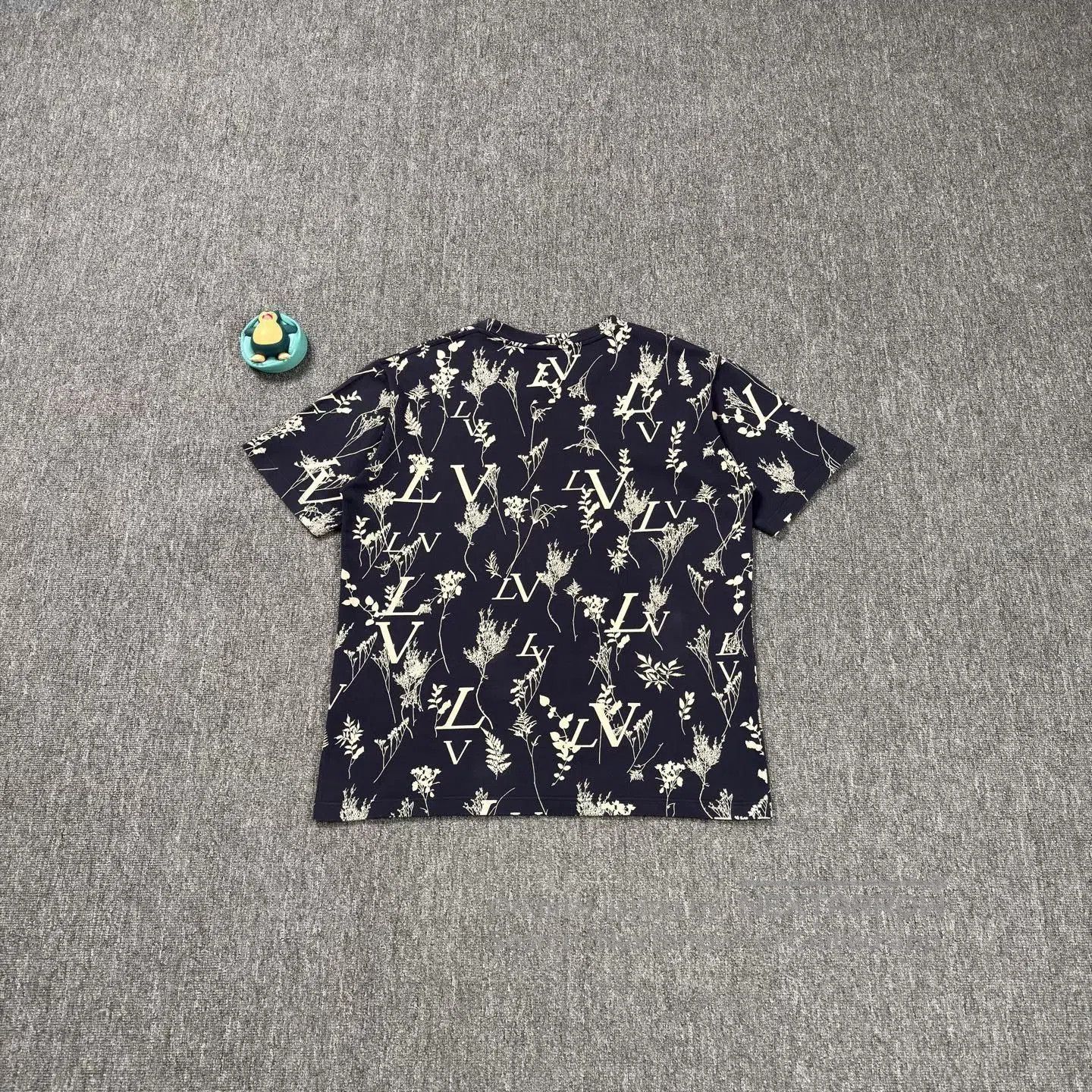 Louis Vuitton LV Floral Print Navy Short-Sleeve. Size US XL / EU 56 / 4 - 2 Thumbnail