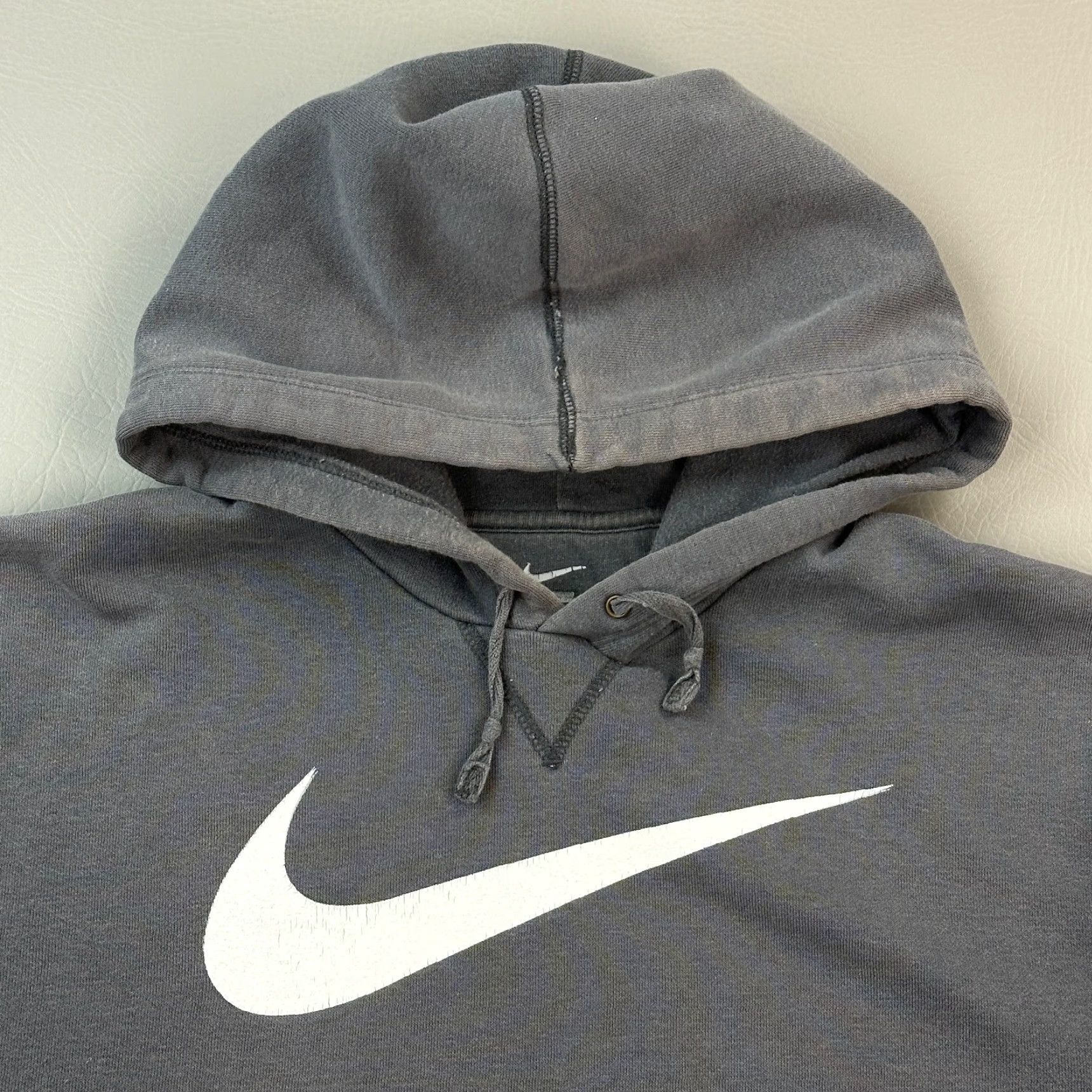 Nike VINTAGE Nike Hoodie Mens XL Gray Center Swoosh Logo Pullover Y2K Size US XL / EU 56 / 4 - 5 Thumbnail