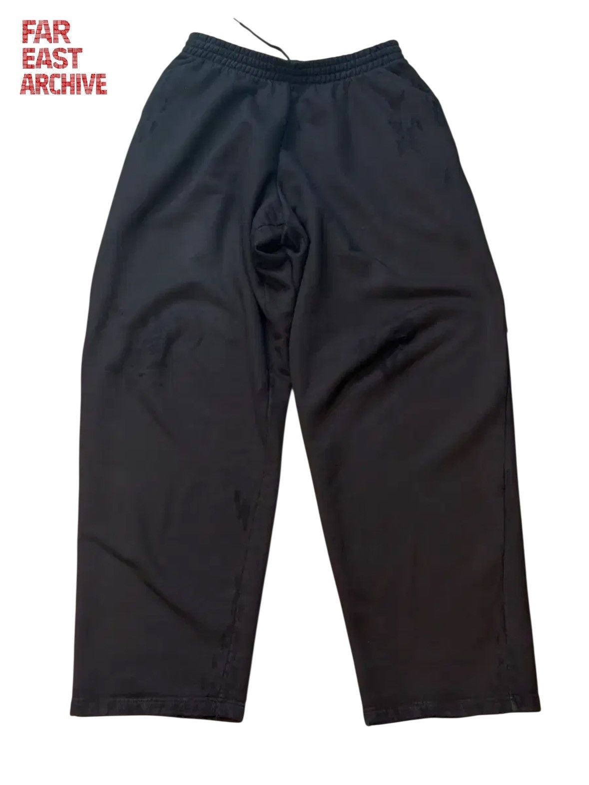 Balenciaga Balenciaga Distressed Baggy Sweatpants Size US 31 - 1 Thumbnail