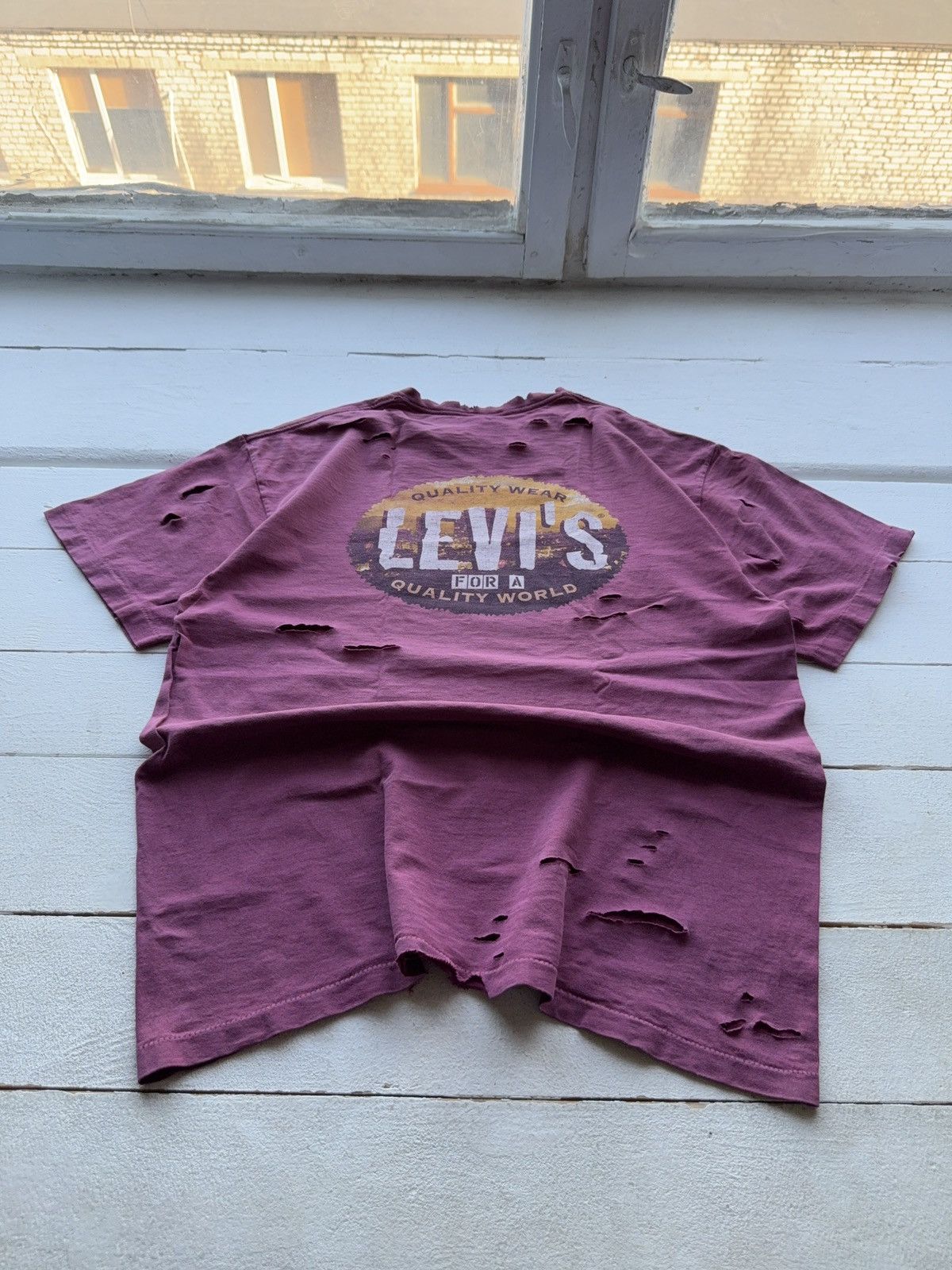 Levi's Vintage Clothing Vintage 90s Retro Levi’s Distressed Faded Tee shirt Size US L / EU 52-54 / 3 - 10 Thumbnail