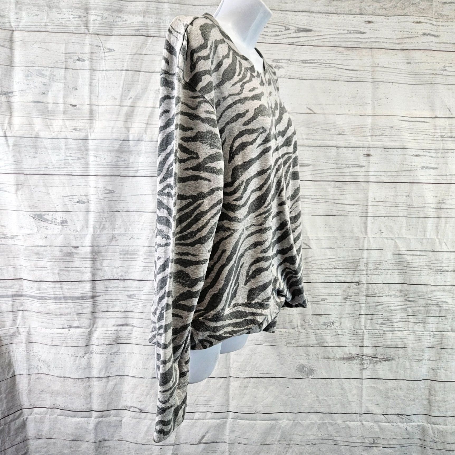 Vintage Knox Rose Womens Top XL Gray Animal Print Long Sleeve Twisted Front Pullover Round Neck Casual Shirt Womens Size XL / US 12-14 / IT 48-50 - 3 Thumbnail