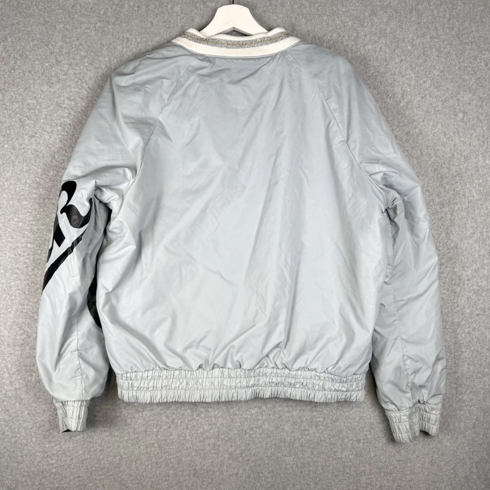 Pinko VINTAGE? Victoria's Secret PINK VS Reversible Gray Logo Sherpa Lined Bomber Jacket M Women Gray M Bomber Jacket PINK Ladies Varsity Neon? Size M / US 6-8 / IT 42-44 - 7 Thumbnail