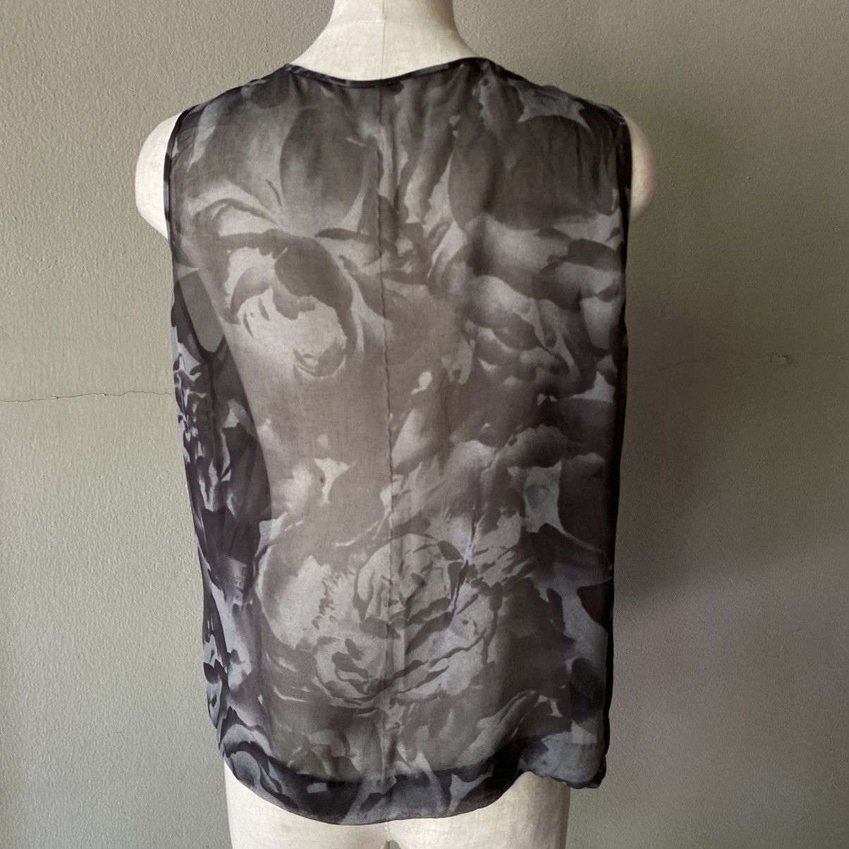 Givenchy GIVENCHY Transparent Gray Floral Sleeveless Blouse Size M / US 6-8 / IT 42-44 - 17 Thumbnail