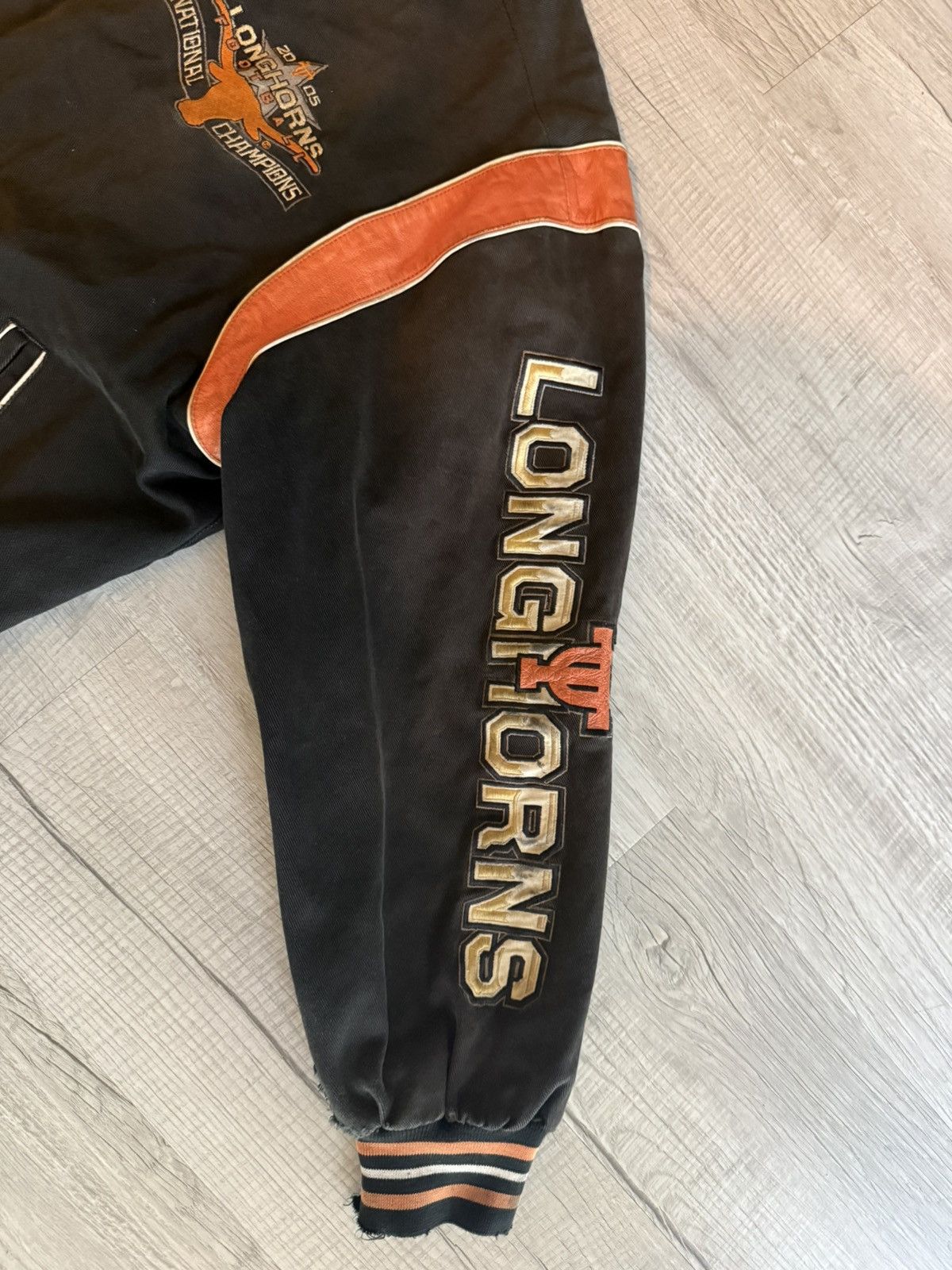 JH Design Longhorns 2005 National Championship Jacket Size US XL / EU 56 / 4 - 7 Thumbnail