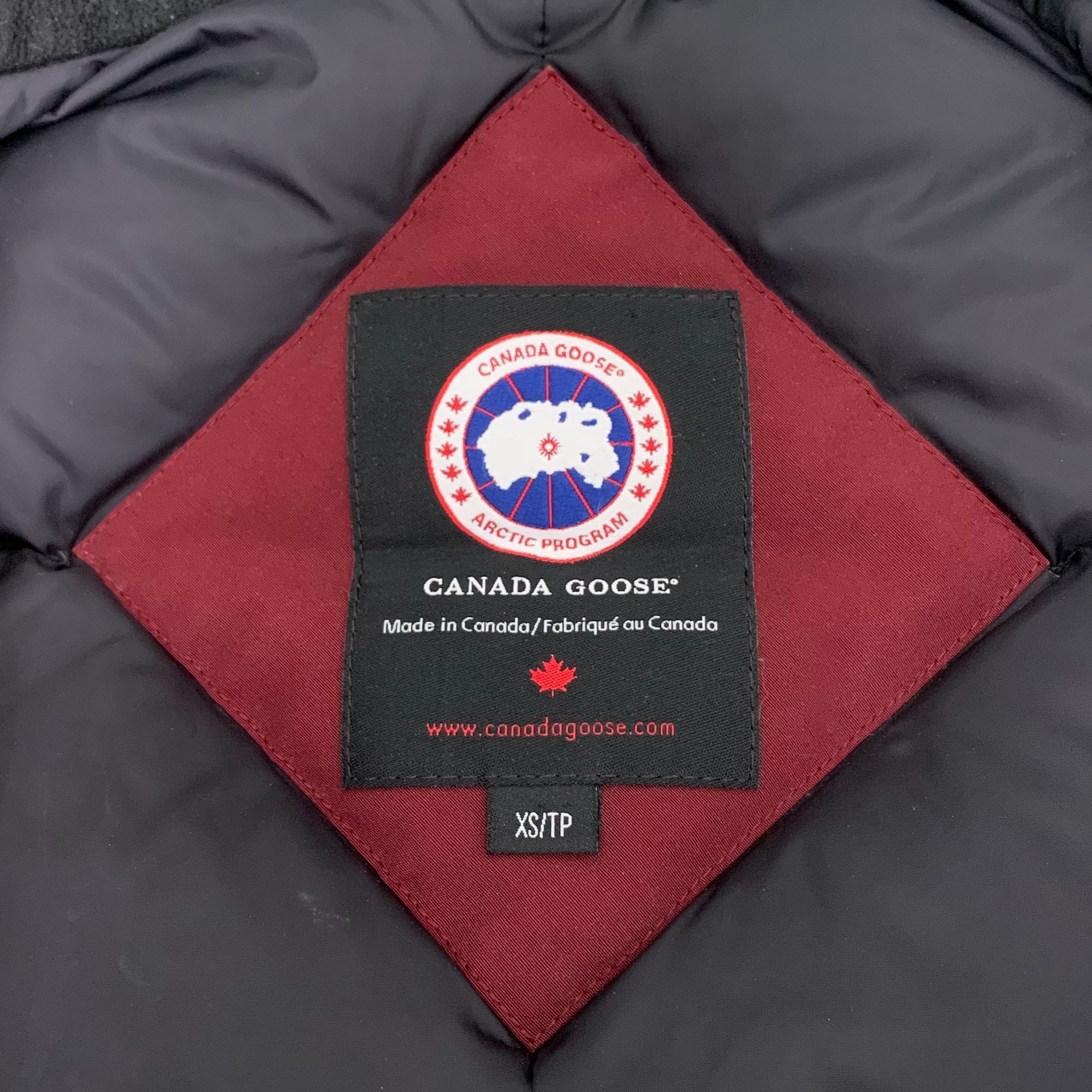 Canada Goose Canada Goose Red Fur-Collar Parka Jacket (Size XS) Size XS / US 0-2 / IT 36-38 - 4 Thumbnail