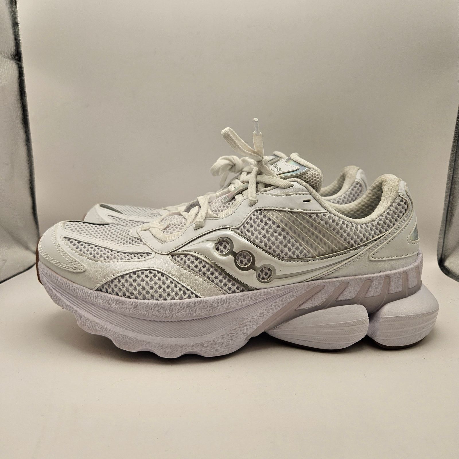 Saucony SAUCONY MEN'S 10.5 GRID NXT WHITE RUNNING SNKR S70797-4 NWOB Size US 10.5 / EU 43-44 - 2 Thumbnail