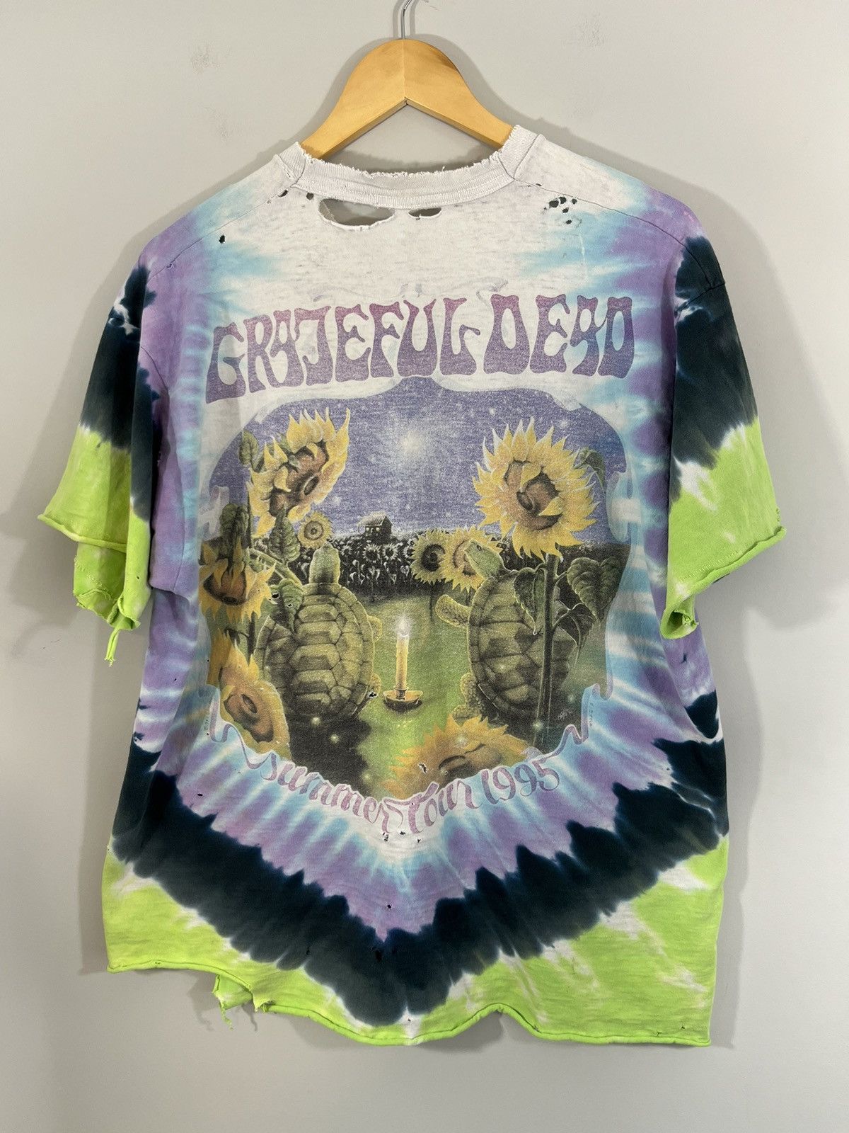Vintage Grateful Dead 1995 Thrashed Tie Dye Faded 90s Band Tee Size US XL / EU 56 / 4 - 9 Thumbnail