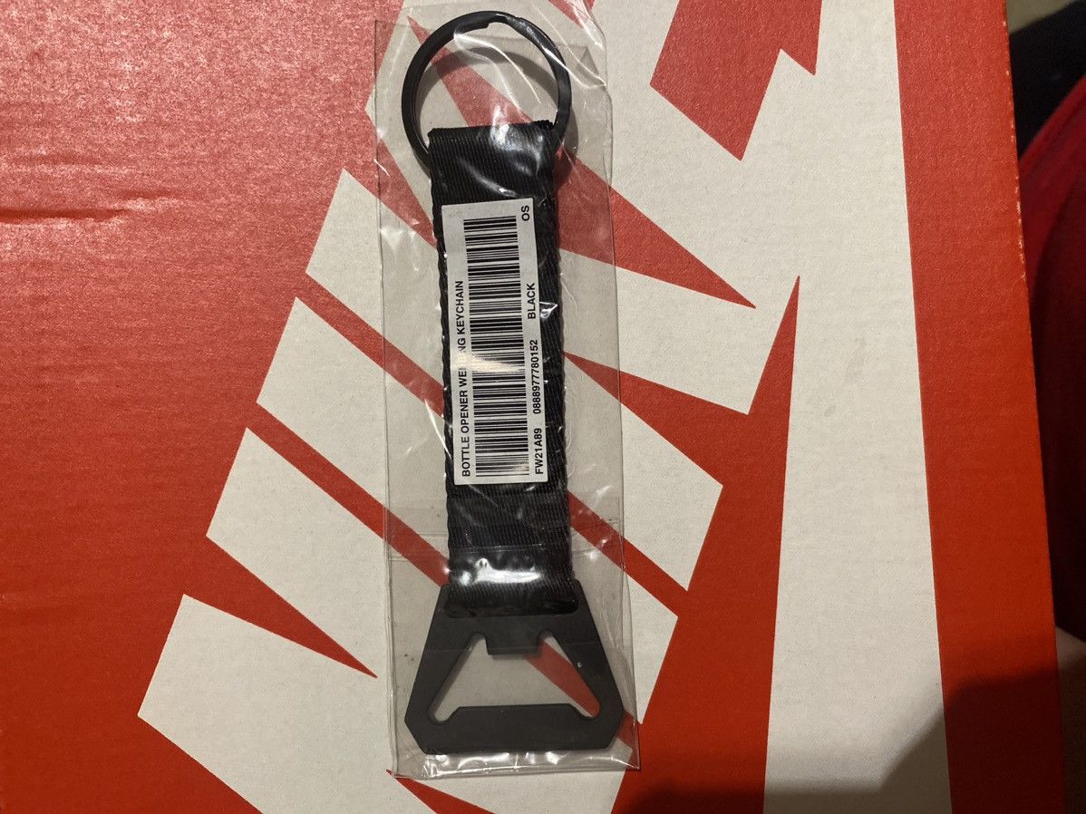 Supreme Supreme Bottle Opener Webbing Keychain Black (FW21) Size ONE SIZE - 2 Thumbnail