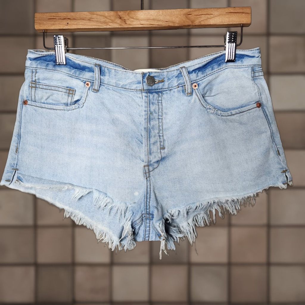 Free People VINTAGE Free People We the Free Button Fly Light Wash Cut Off Jean Shorts 29 Women Denim 5-Pocket Bohemian Festival Girls or Womens Size 29" - 1 Thumbnail