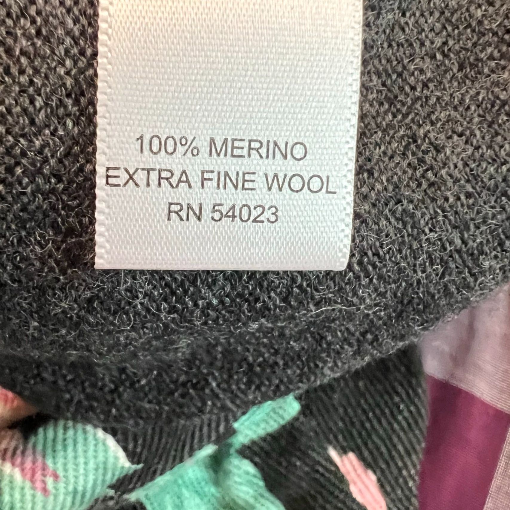 Banana Republic Banana Republic Wool Sweater Mens V Neck Extra Fine Italian Merino Wool Gray L Size US L / EU 52-54 / 3 - 6 Thumbnail