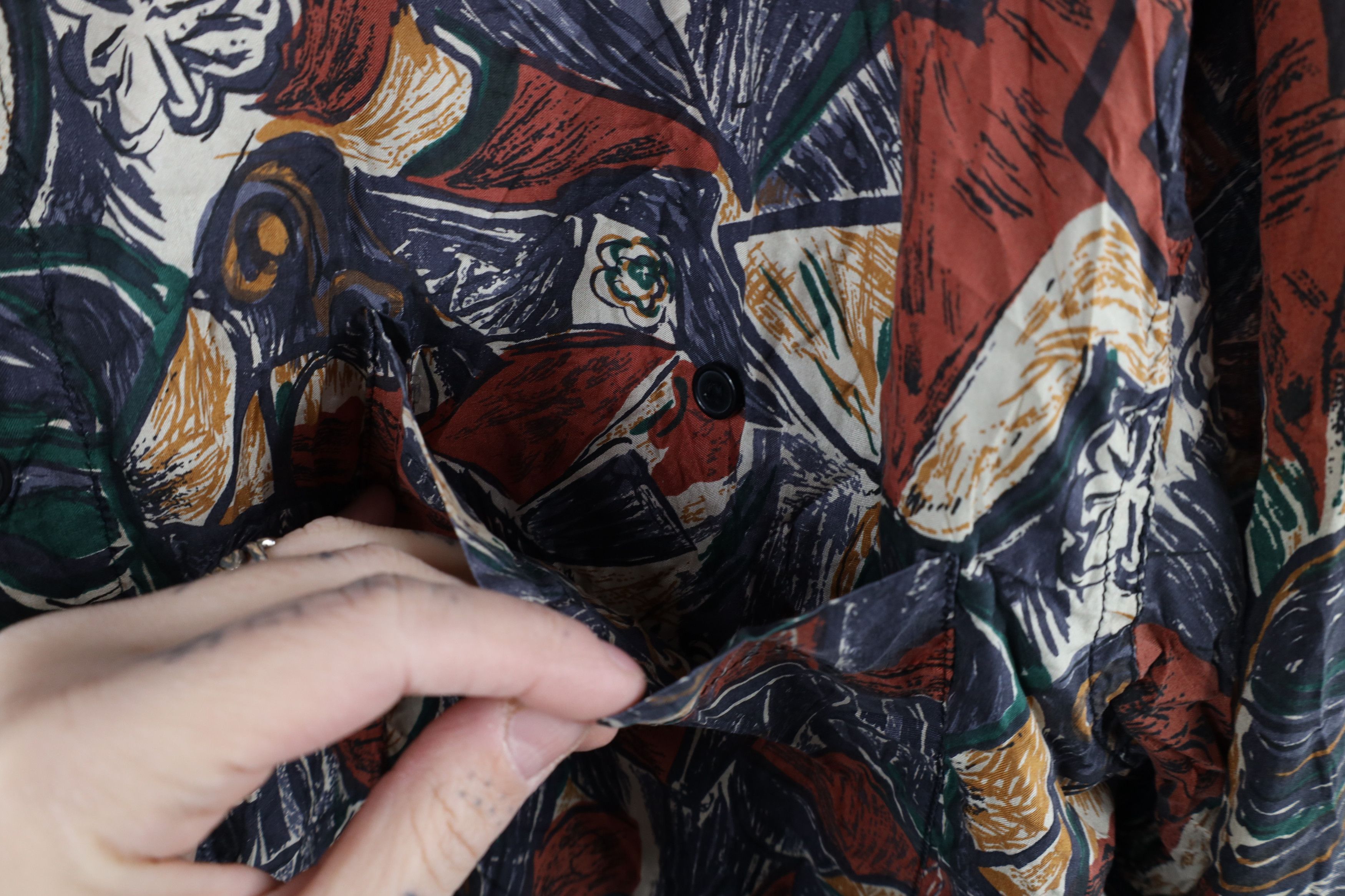 Vintage Vintage 90s Streetwear Silk Rainbow Abstract Button Shirt Size US M / EU 48-50 / 2 - 5 Thumbnail