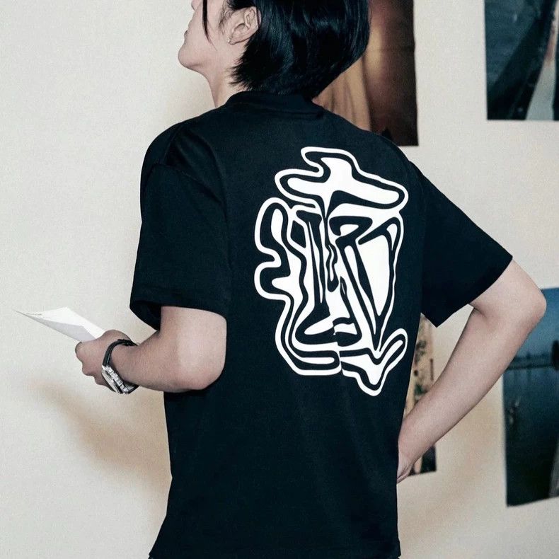 Louis Vuitton Louis Vuitton Black and white front and back logo short sle Size US M / EU 48-50 / 2 - 1 Thumbnail