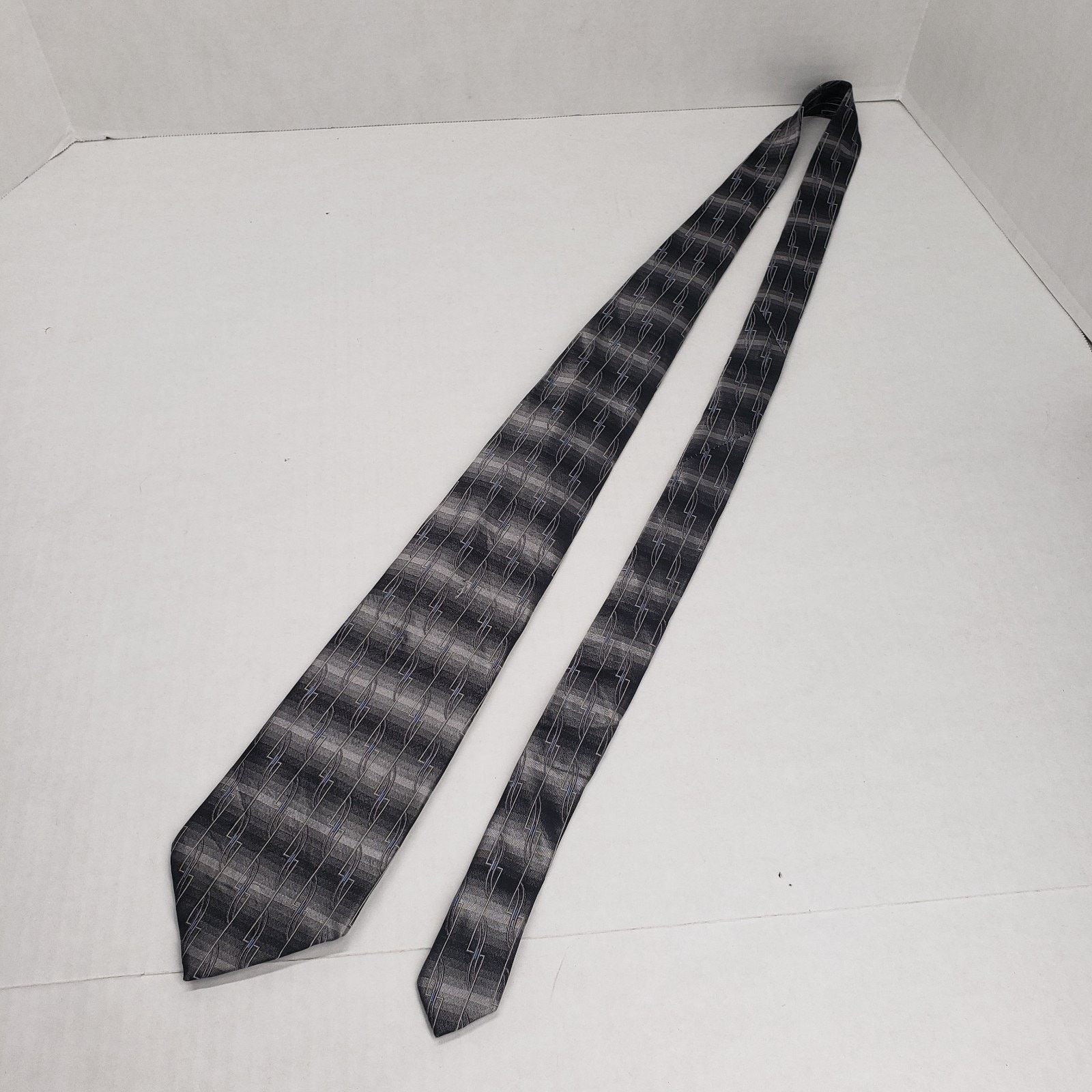 Vintage Vintage Mens Necktie Striped Geometric Pattern Silver Party Size ONE SIZE - 3 Thumbnail