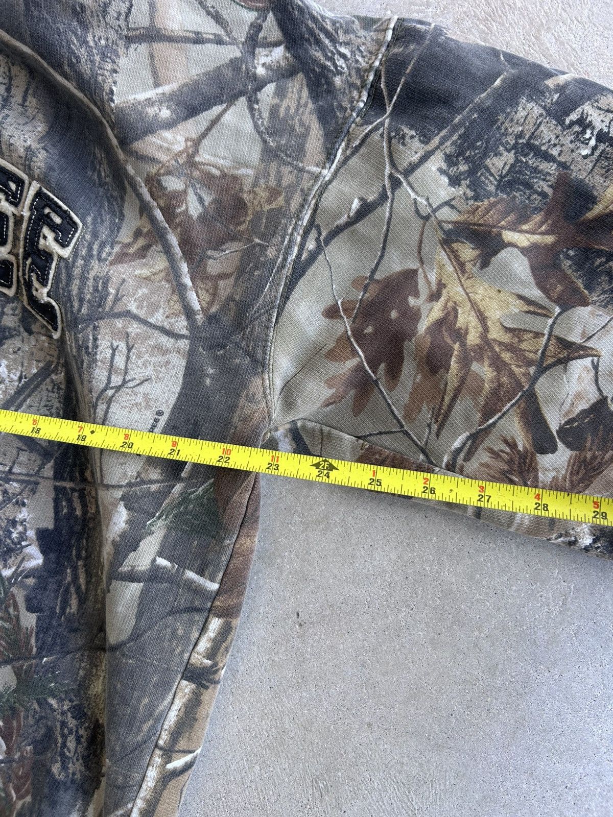 Other Vintage Essential Distressed RealTree Spell-out Hoodie Size US L / EU 52-54 / 3 - 8 Thumbnail