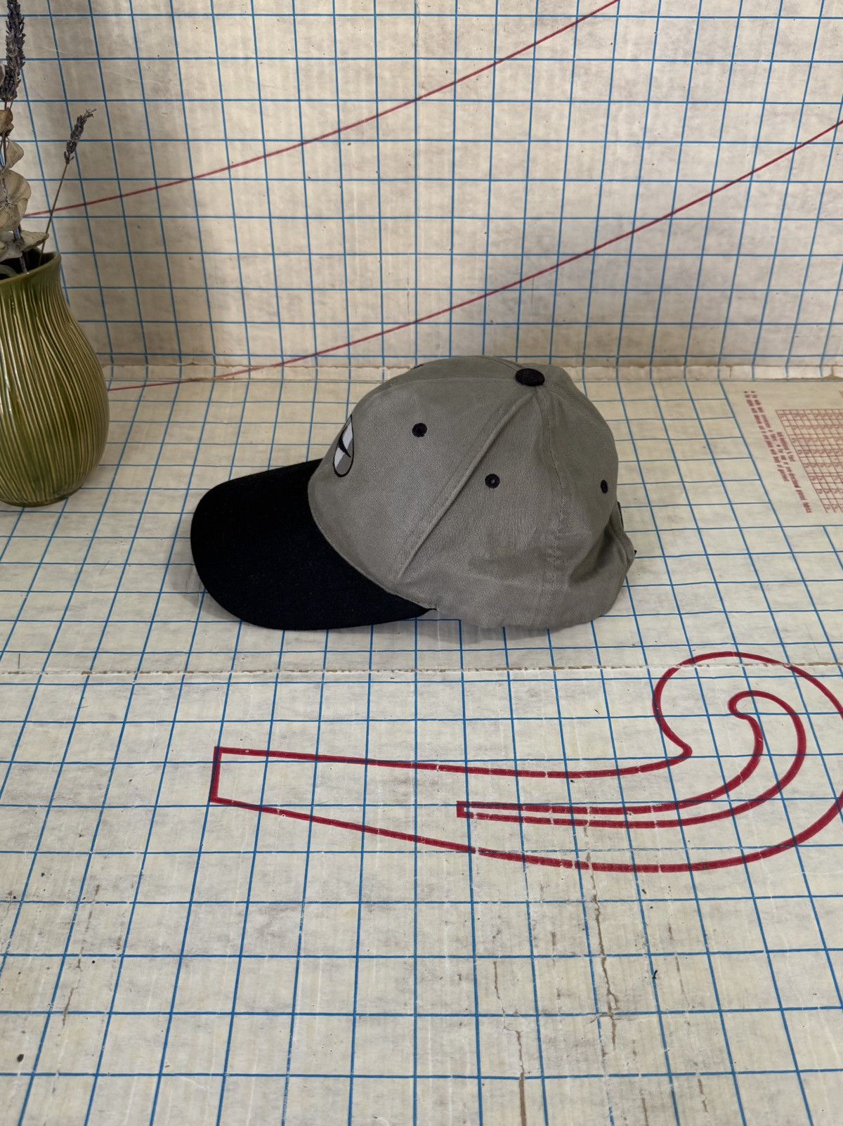 Nike Vintage 90’s White Tag Nike Beige and Black Snap Back Hat Size ONE SIZE - 4 Thumbnail