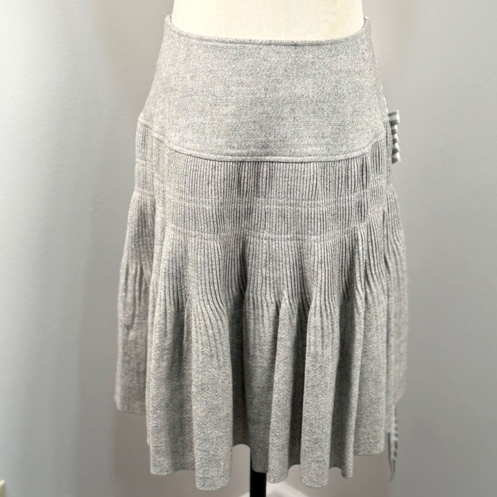 Oilily VINTAGE Oilily Skirt Wool Blend Knit Pleated Embroidered Heart Lined Side Zipper Gray 21" Knee Length Adults Womens Size 30" / US 8 / IT 44 - 4 Thumbnail