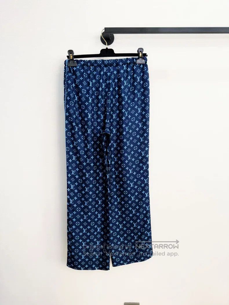 Louis Vuitton Louis Vuitton Blue silk full-print logo sweatpants Size US 34 / EU 50 - 5 Thumbnail