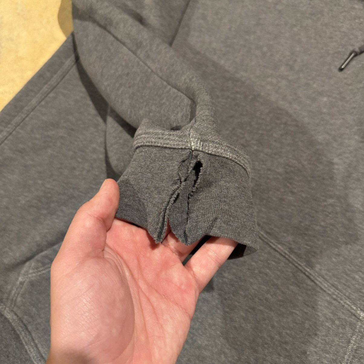 Nike Vintage 2000s Nike Embroidered Mini Swoosh Hoodie Dark Grey Size US L / EU 52-54 / 3 - 5 Thumbnail