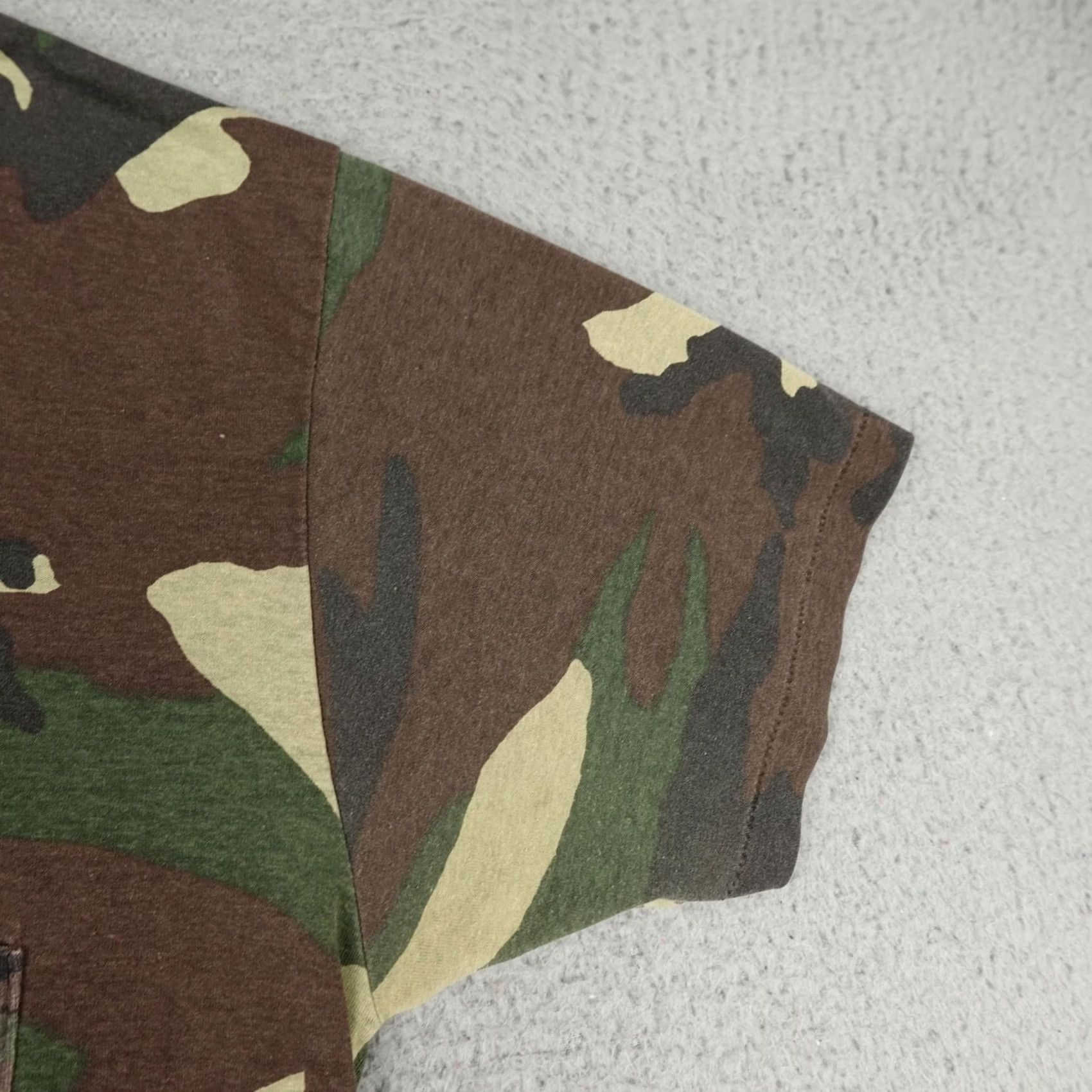 Vintage VINTAGE Camouflage Shirt Mens Large Green Brown Camo Pocket Tee Military Outdoors Soft 90s Size US M / EU 48-50 / 2 - 5 Thumbnail
