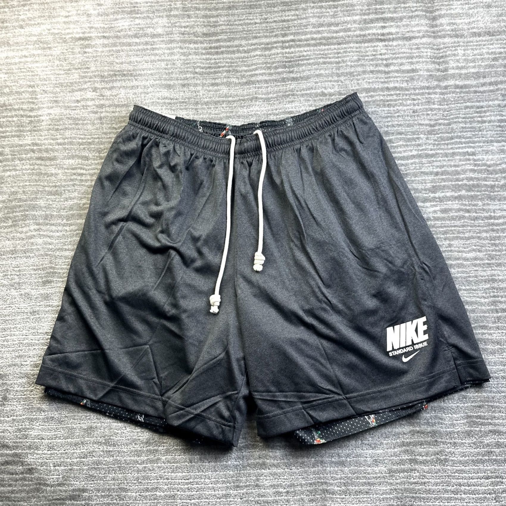 Nike Nike Shorts Mens XL Black Reversible Standard Issue Basketball Gym Size US 36 / EU 52 - 3 Thumbnail