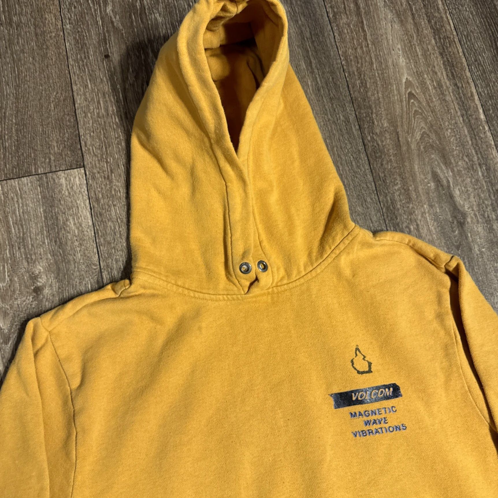 Volcom VINTAGE Volcom Magnetic Wave Operations Double Sided Yellow Hoodie Sweatshirt Mens M Yellow Pullover Skate Surf 90s Size US M / EU 48-50 / 2 - 2 Thumbnail