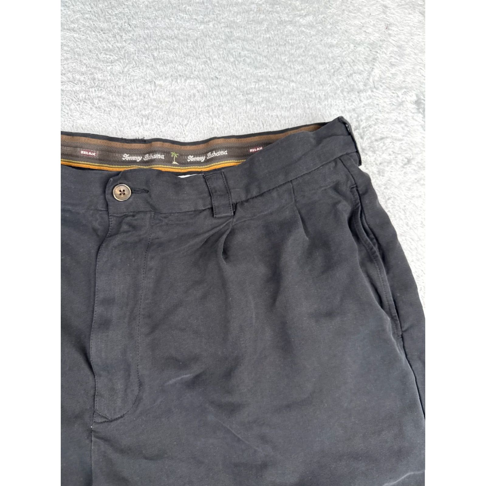 Tommy Bahama VINTAGE Tommy Bahama Bermuda Shorts Men 36 Black Silk Pleated Beach 9in Inseam Adult Regular Mens Size US 36 / EU 52 - 5 Thumbnail