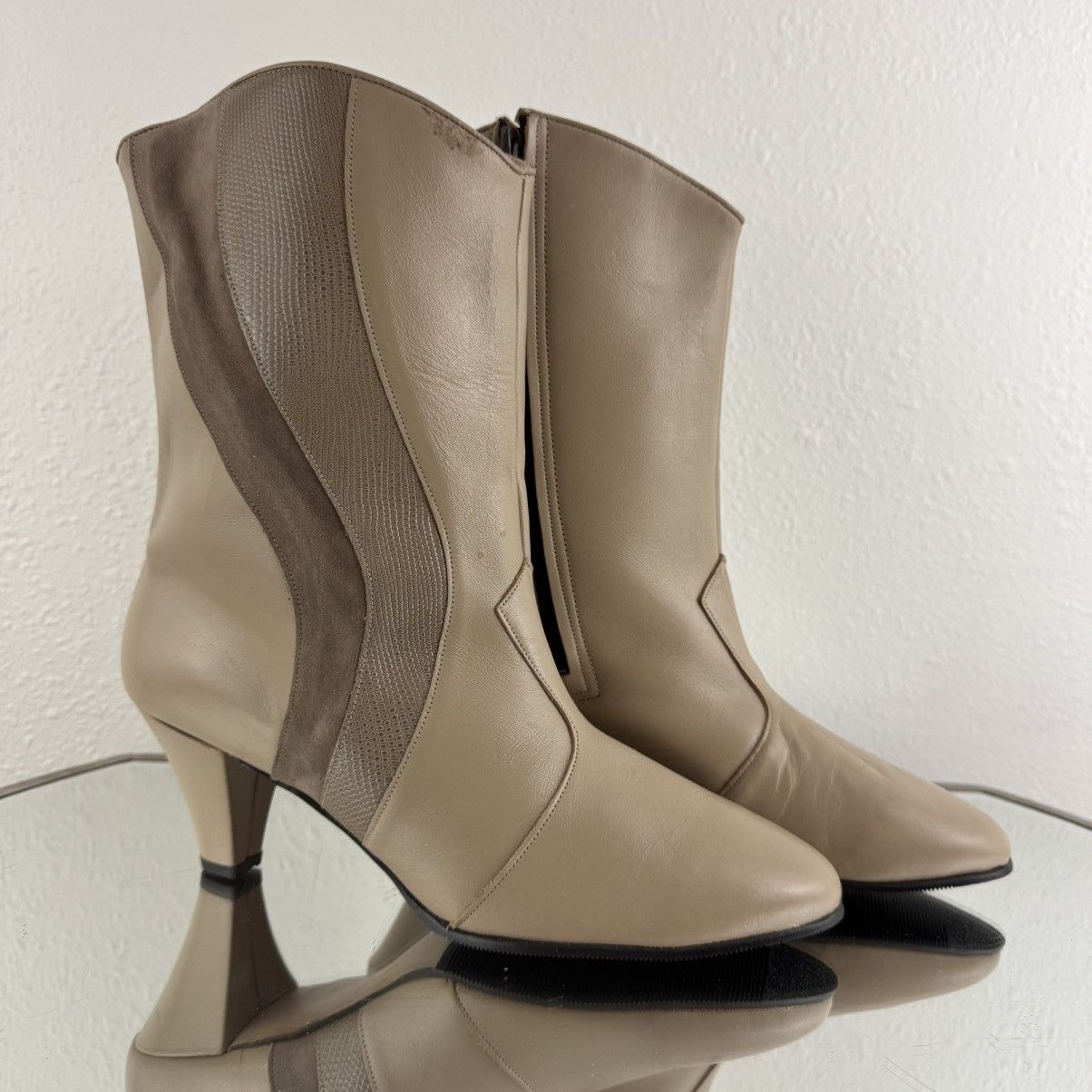 Vintage HILL & DALE Vintage 1970s Tan Beige Leather Ankle Boots Size US 9.5 / IT 39.5 - 2 Thumbnail
