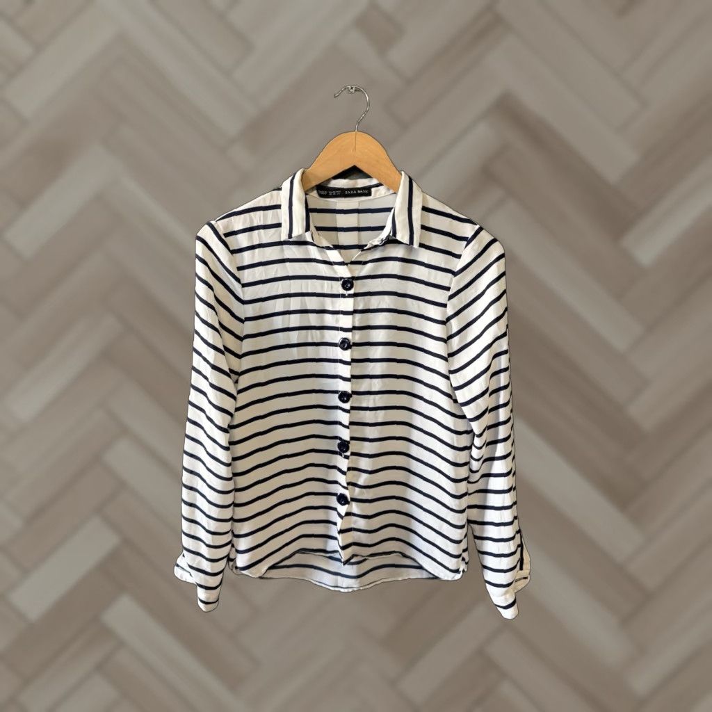Zara Zara Womens White Striped Long Sleeve Button-Up Shirt XS Size White Striped Shirt Womens XS Buttons Up Collared Neckline Casual Basic Size XS / US 0-2 / IT 36-38 - 1 Thumbnail