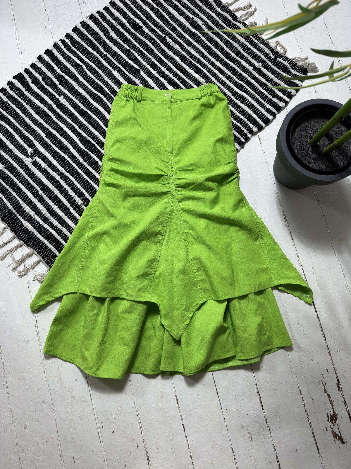 Other AVANT GARDE ASYMMETRICAL GREEN MIDI SKIRT Size 27" / US 4 / IT 40 - 1 Thumbnail