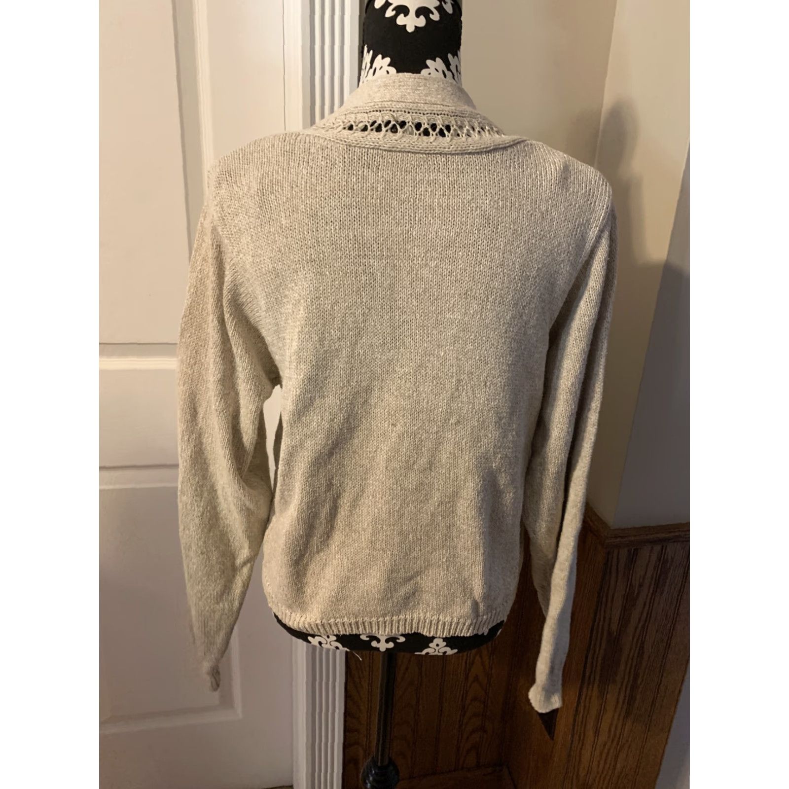 Vintage Womens Cardigan Sweater V-Neck Long Sleeve SZ S Beige Liz Caliborne Sport Size S / US 4 / IT 40 - 3 Thumbnail