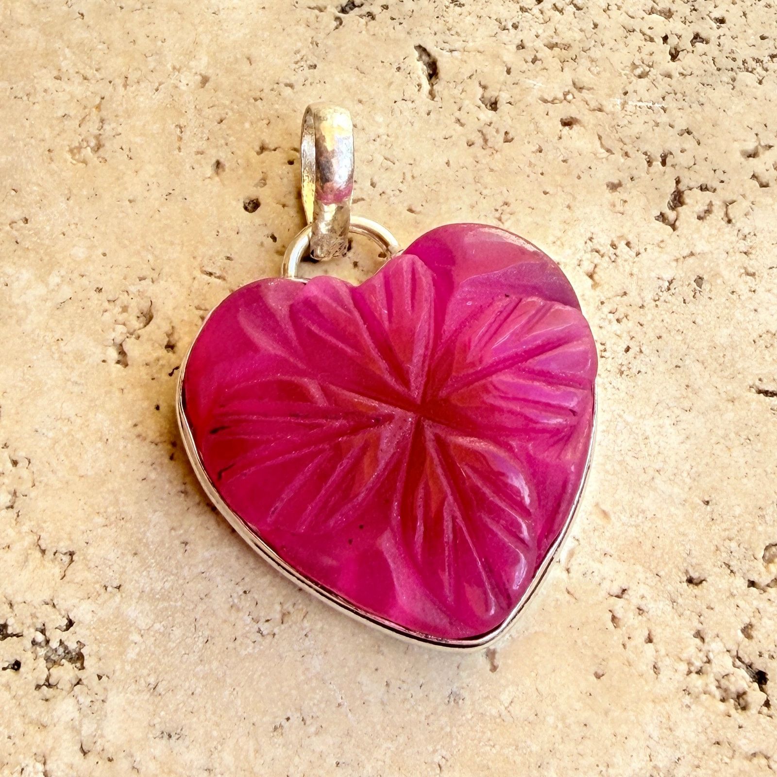 The Unbranded Brand Carved Ruby Heart Clover Pendant 925 Silver Overlay Size ONE SIZE - 1 Thumbnail