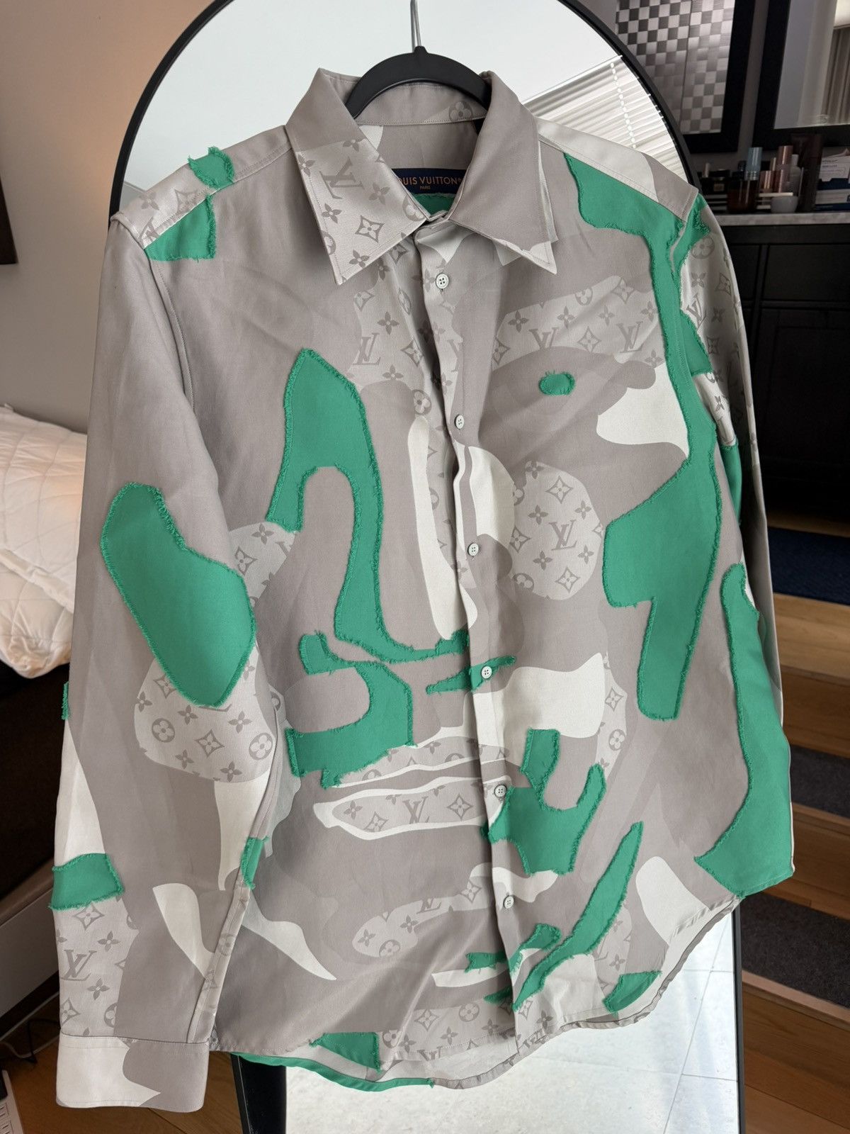 Louis Vuitton Louis Vuitton Mens Button up shirt XL Size US XL / EU 56 / 4 - 1 Thumbnail