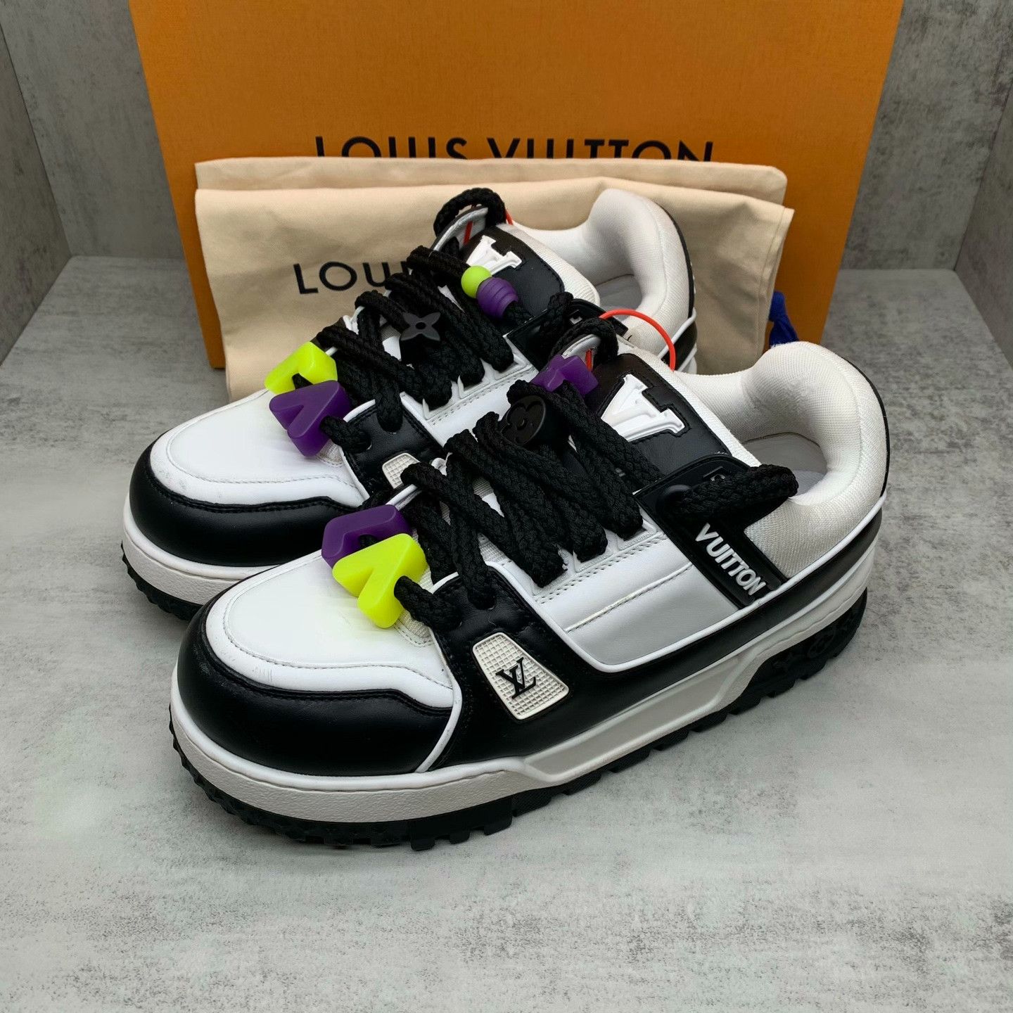 Louis Vuitton Louis Vuitton Black Lowtop Sneakers 41 Men Size US 8.5 / EU 41-42 - 1 Thumbnail
