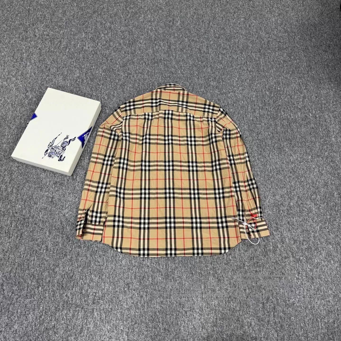 Burberry Plaid Long. Size US M / EU 48-50 / 2 - 2 Thumbnail