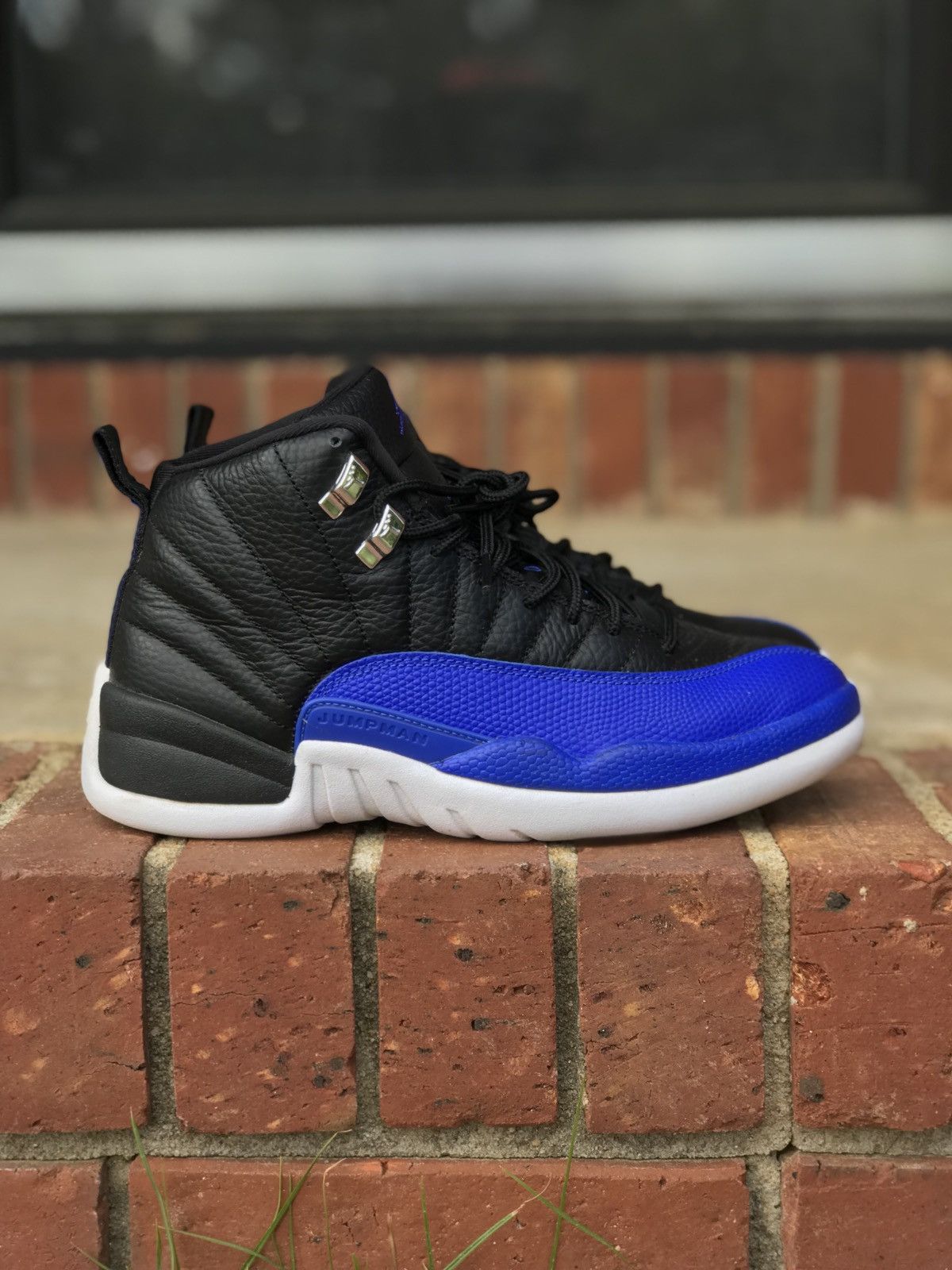 Jordan Brand Air Jordan Retro 12 Hyper Royal Size 8.5 Wmn / 7Y Size US 8.5 / IT 38.5 - 1 Thumbnail