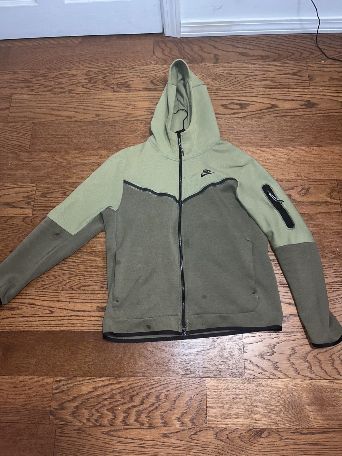 Nike Nike tech top olive Size US L / EU 52-54 / 3 - 1 Thumbnail