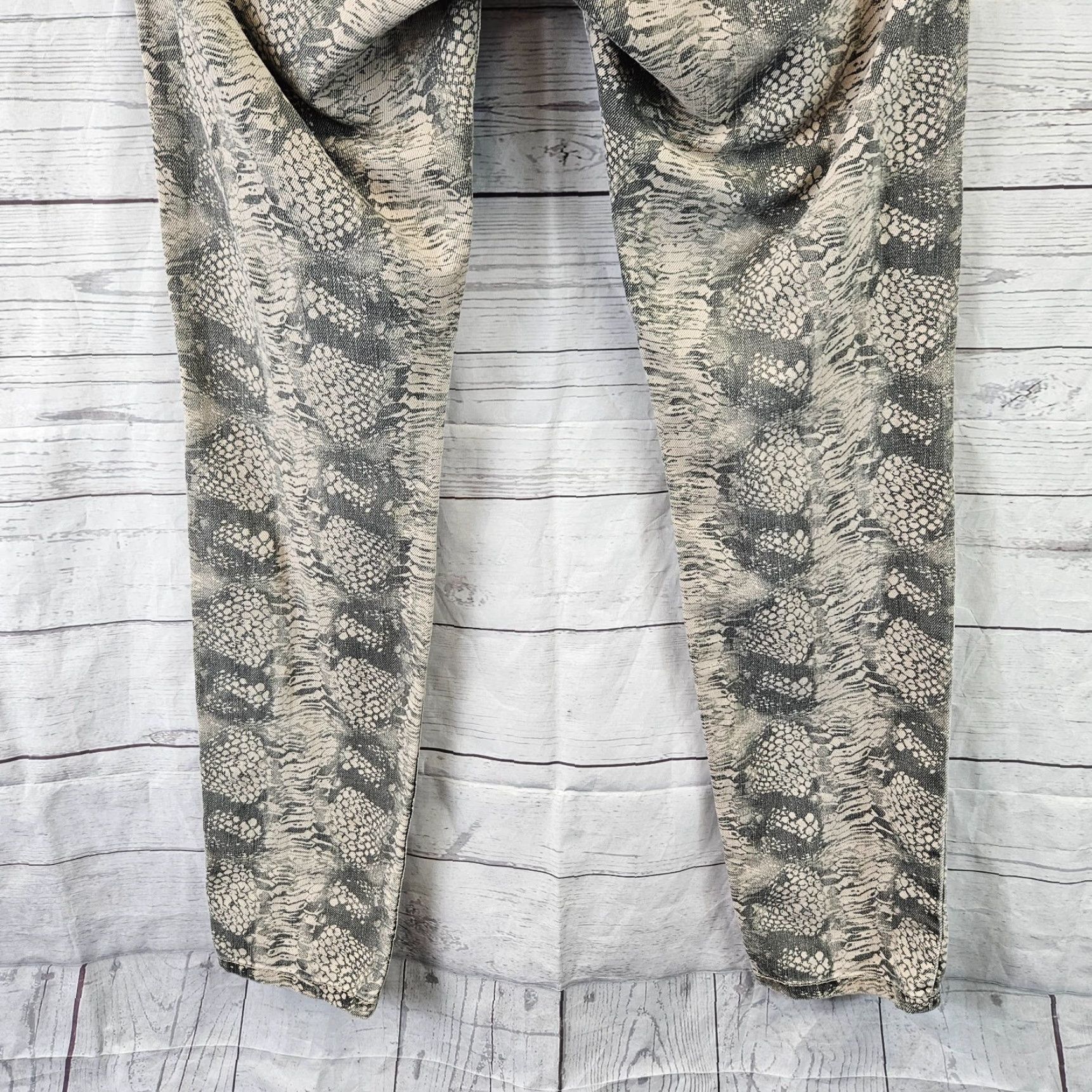 Vintage Cabi 958 Womens Diamondback Snakeskin Skinny Jeans Sz 0 Tan Low Rise Denim Skirt? Wait not Size 25" / US 0 / IT 36 - 5 Thumbnail