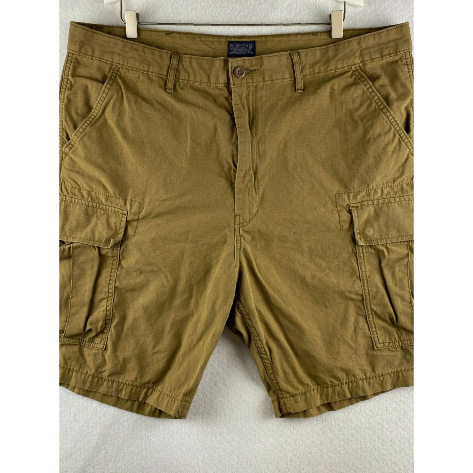 Levi's Levi's Cargo Shorts Mens 40 Khaki Cotton Flap Pockets Hiking Comfort Utility Clothing Size US 40 / EU 56 - 2 Thumbnail