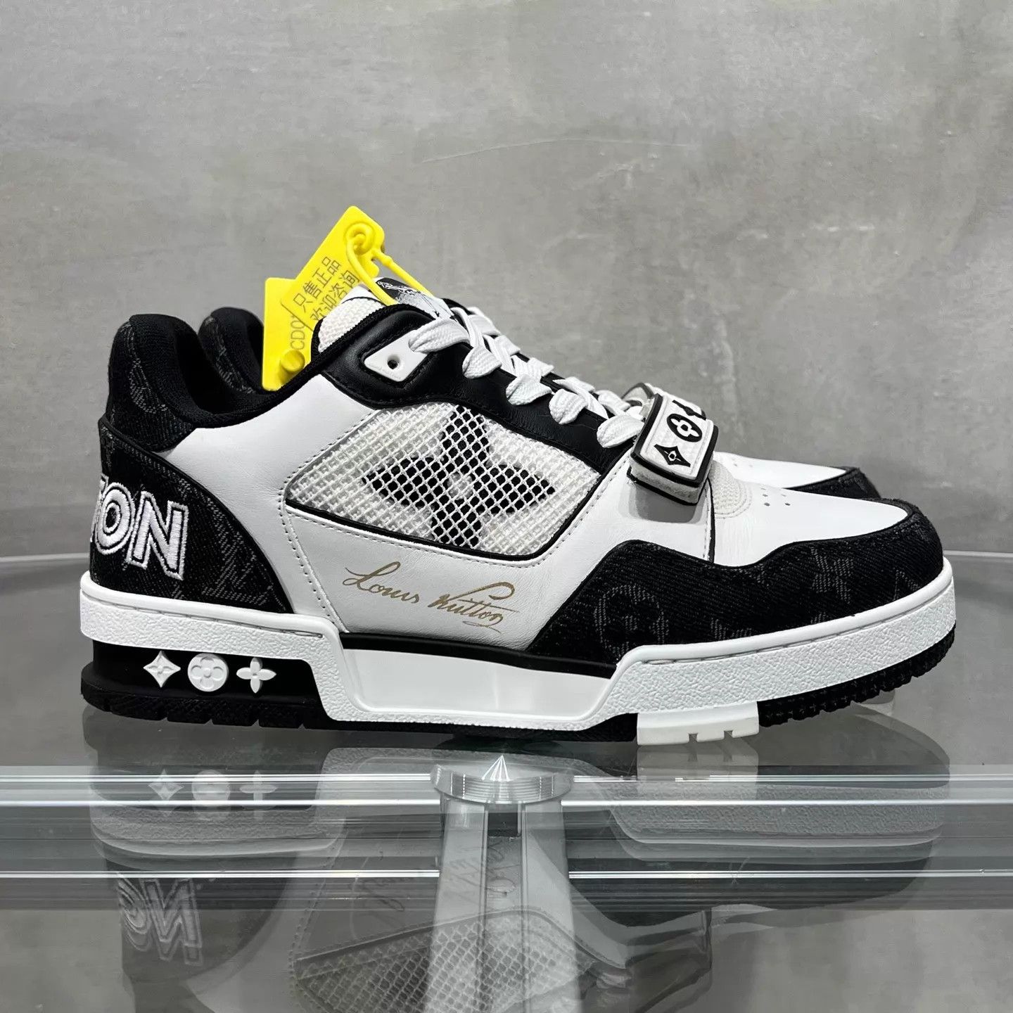Louis Vuitton LV Trainer Black/White Velcro UK3.5/37.5 Size US 7 / IT 37 - 4 Thumbnail