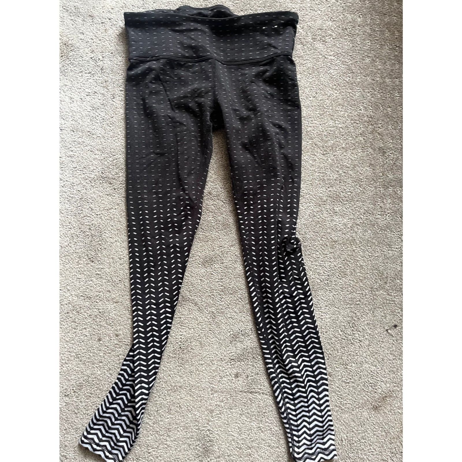 Gap GapFit Leggings Women's Size Small G -Fast Printed Black Activewear Shifting to Cross Training Yoga Running Gym Pilates Ankle Style Womens Size 28" / US 6 / IT 42 - 3 Thumbnail