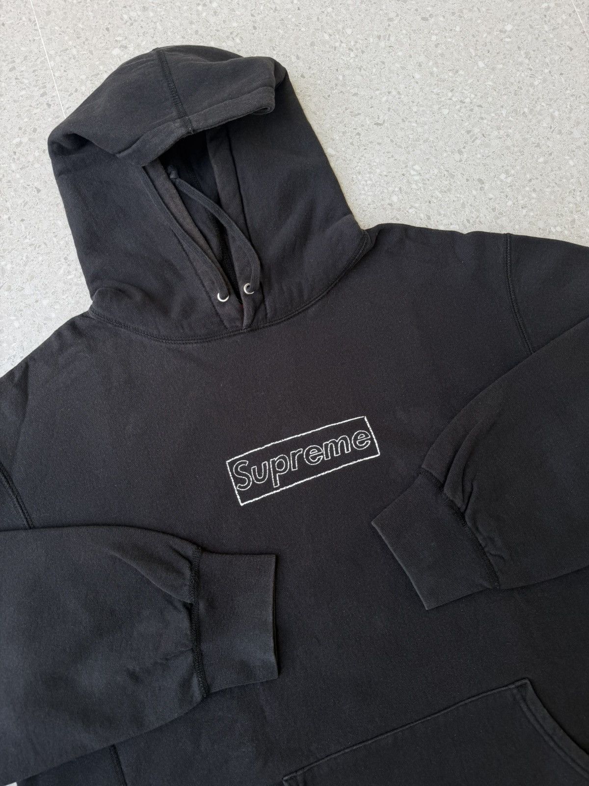 Kaws × Supreme Supreme Kaws Box Logo Size US L / EU 52-54 / 3 - 1 Thumbnail