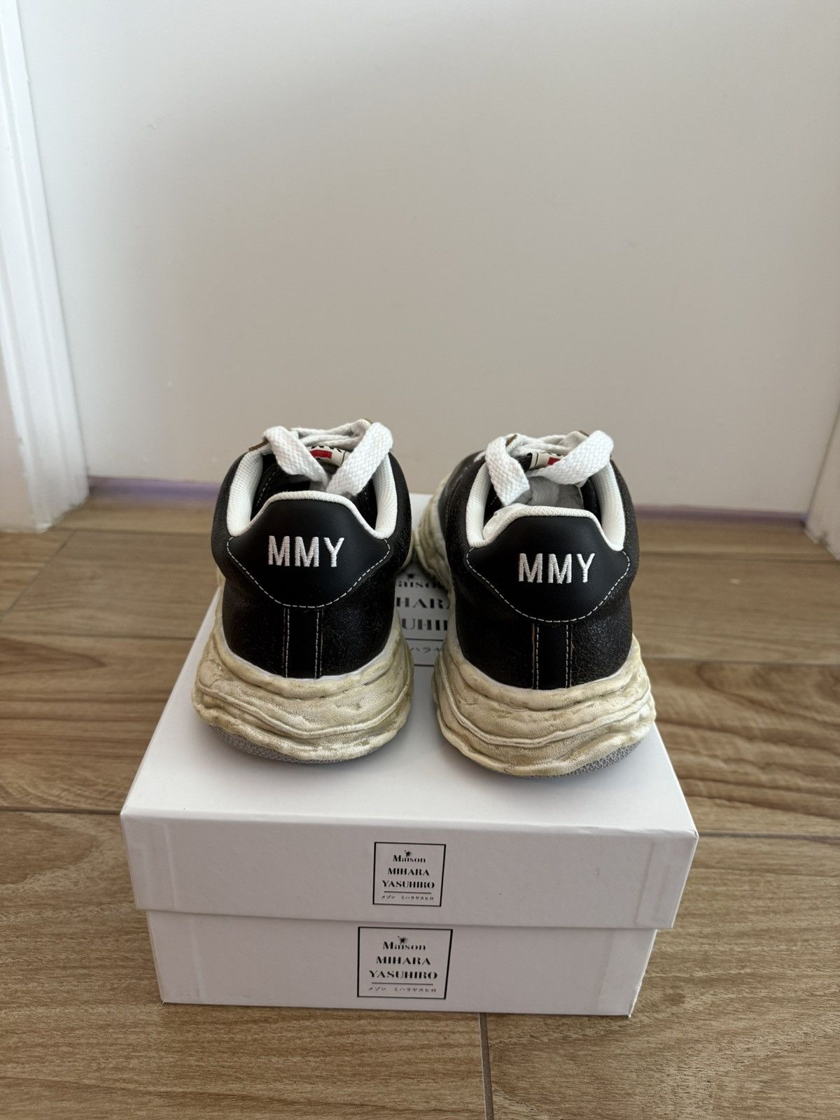 Maison MIHARA YASUHIRO Maison Mihara Yasuhiro Wayne Low ‘Cracking Leather’ Black Size US 11 / EU 44 - 2 Thumbnail