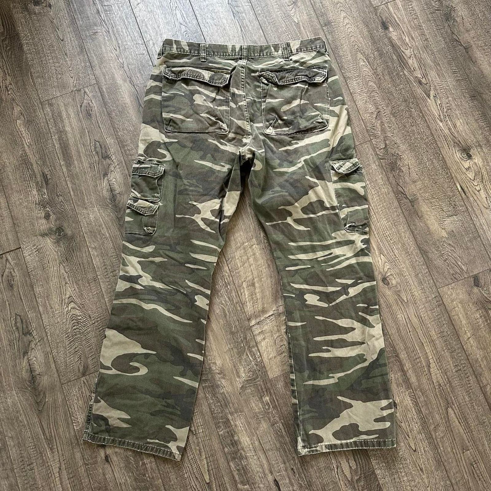 Vintage Vintage 00s Baggy Woodland Camo Wrangler Faded Cargo Pants Size US 36 / EU 52 - 7 Thumbnail