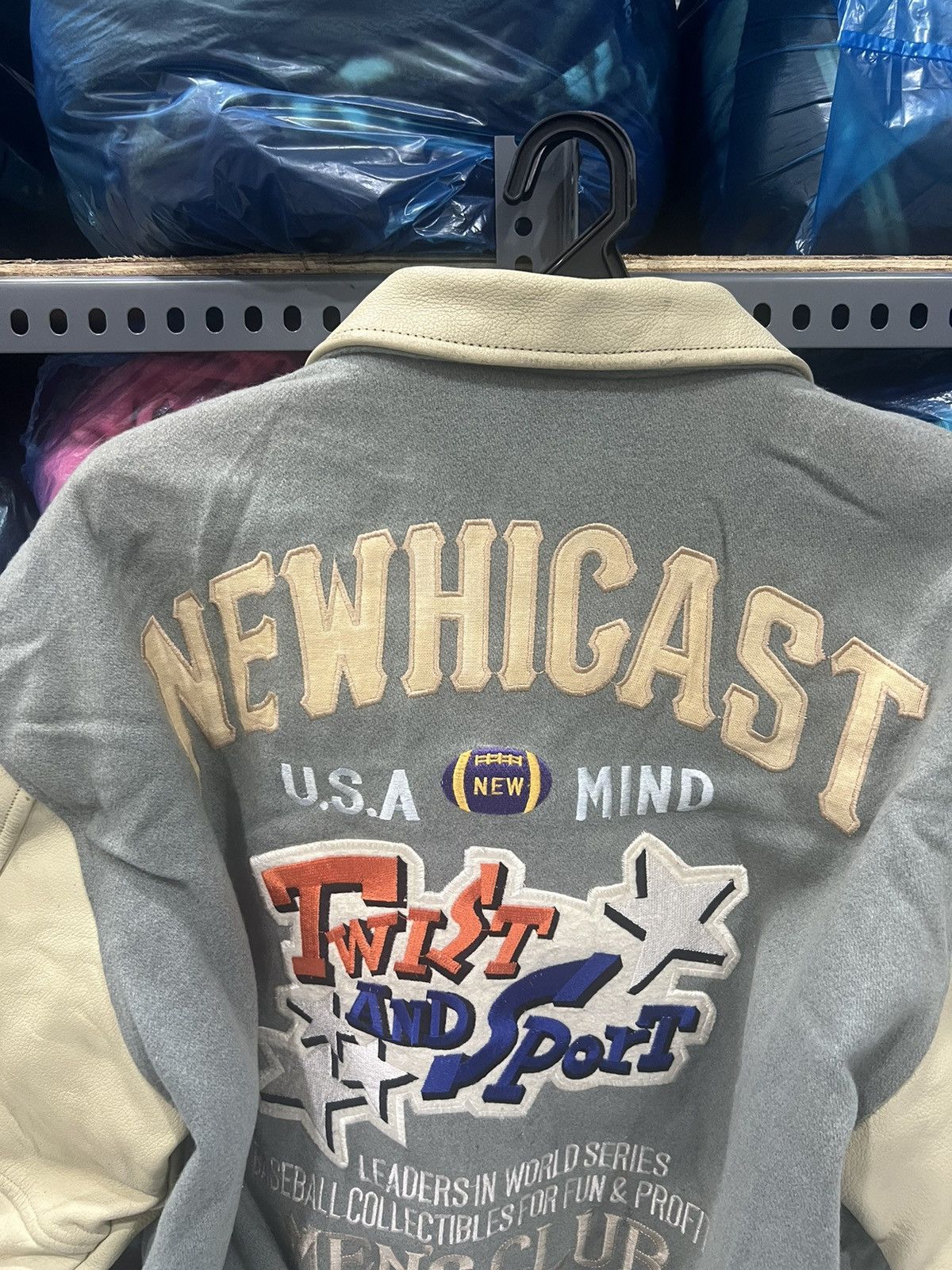 Vintage VINTAGE HICAST CLUB SPORTS WEAR DIVISION VARSITY JACKET Size US L / EU 52-54 / 3 - 21 Thumbnail