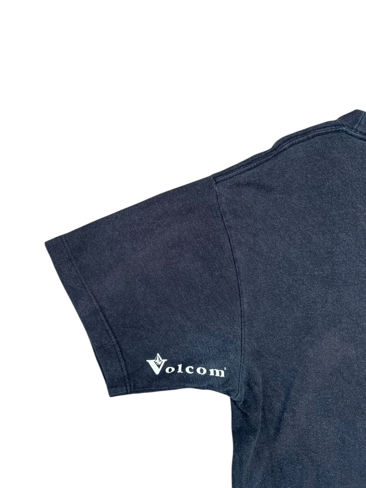Vintage Vintage 90s Volcom Sun Faded Black Skateboard tees Size US L / EU 52-54 / 3 - 14 Thumbnail