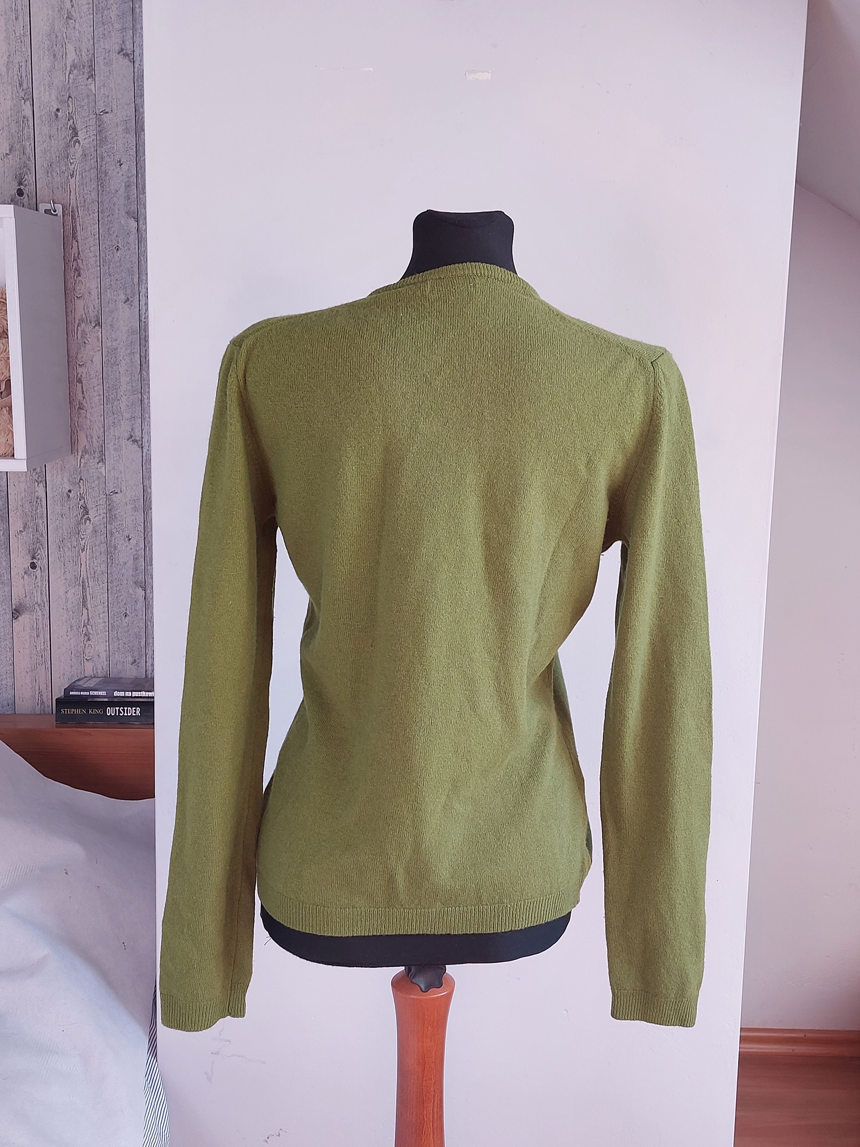 United Colors Of Benetton UNITED COLORS OF BENETTON wool V-neck Sweater Embroidered Size M / US 6-8 / IT 42-44 - 2 Thumbnail