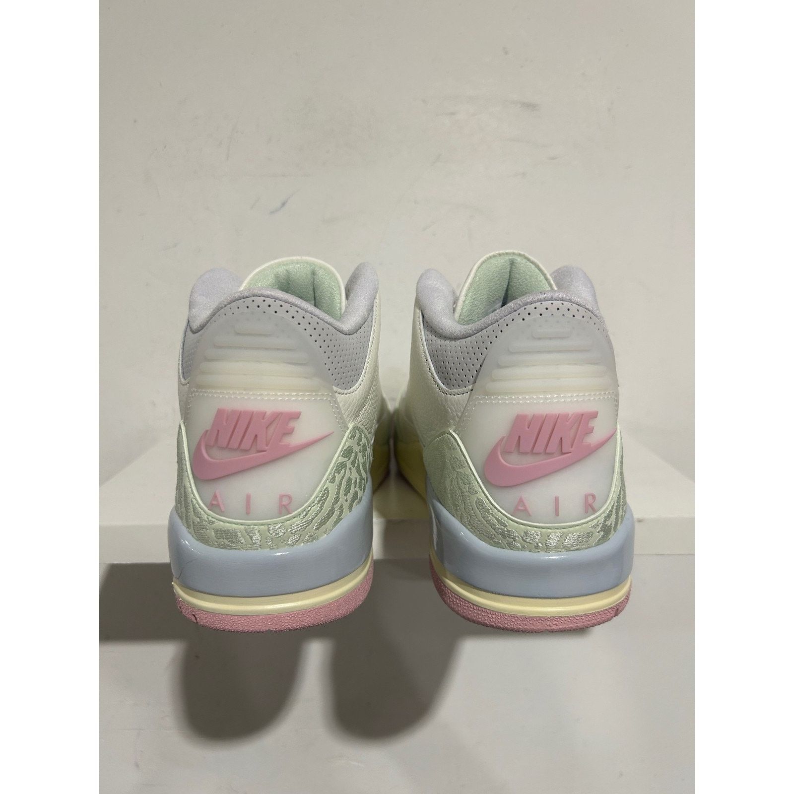 Nike NIKE JORDAN 3 SPRING IS IN THE AIR SIZE 10 NEW Size US 10 / EU 43 - 3 Thumbnail